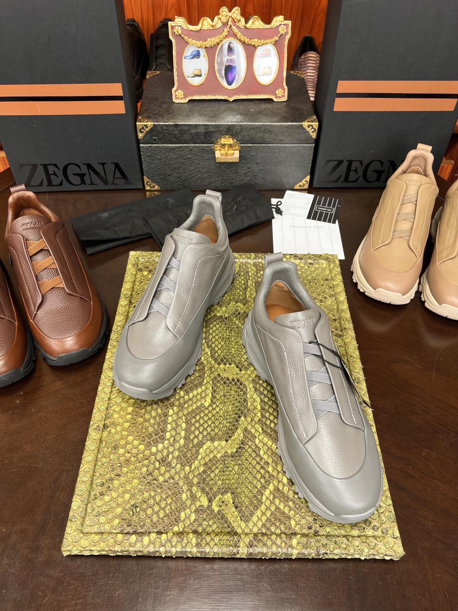 Кроссовки мужские в стиле Zegna Triple Stitch из натуральной кожи серого цвета