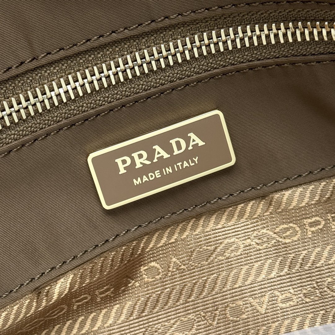 Сумка женская в стиле Prada Tote коричневого цвета 