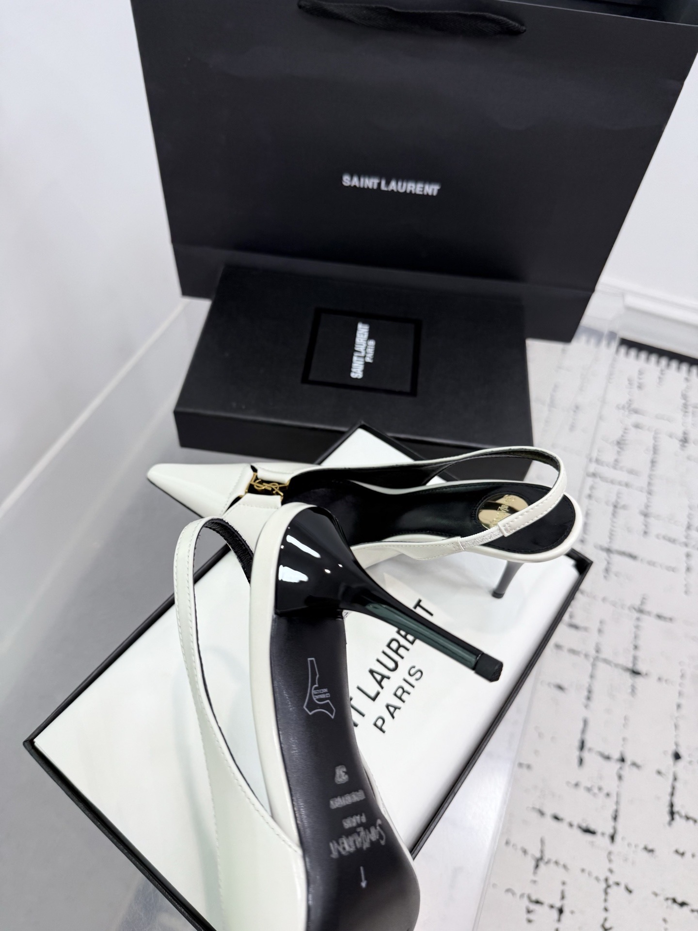 Туфли женские в стиле Saint Laurent Opyum белого цвета