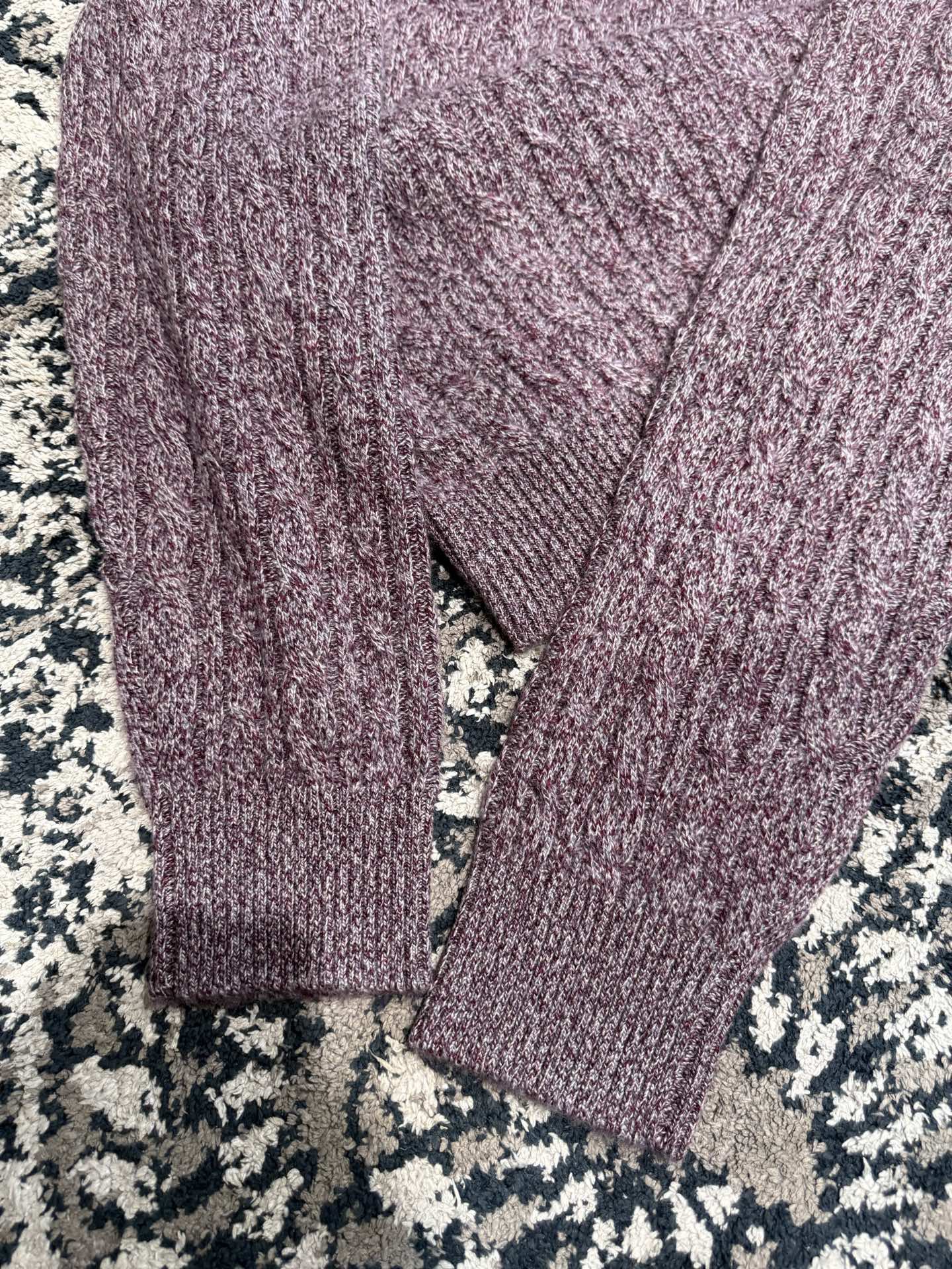 Свитер мужской в стиле Loro Piana Treccia из 100% шерсти розово-сливового цвета