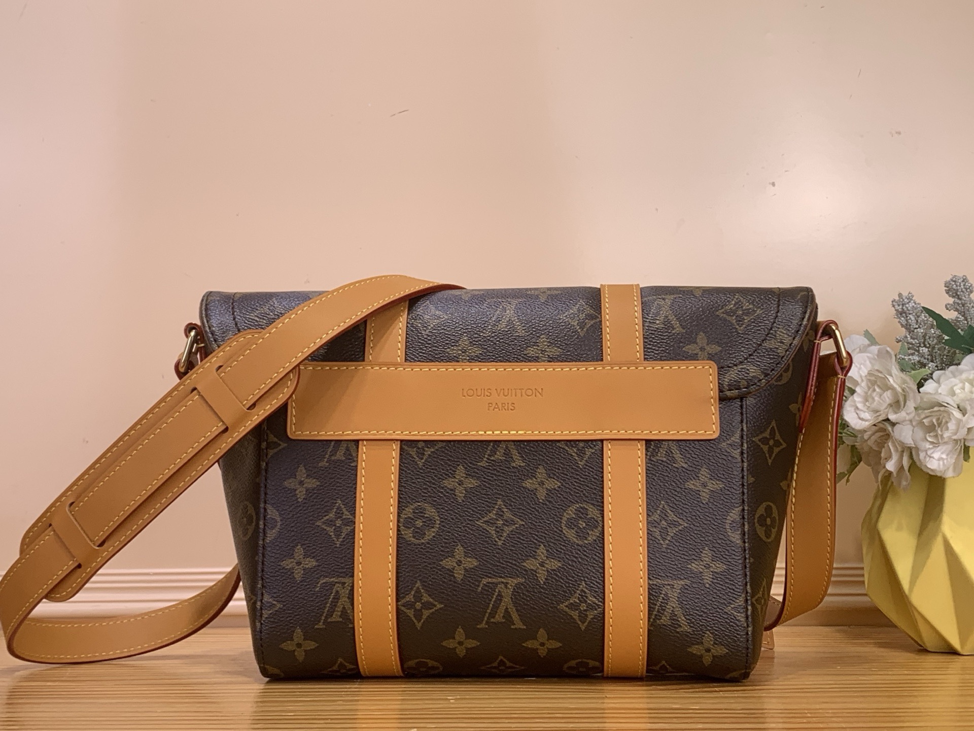 Сумка унисекс в стиле Louis Vuitton Christopher Messenger Monogram классическая