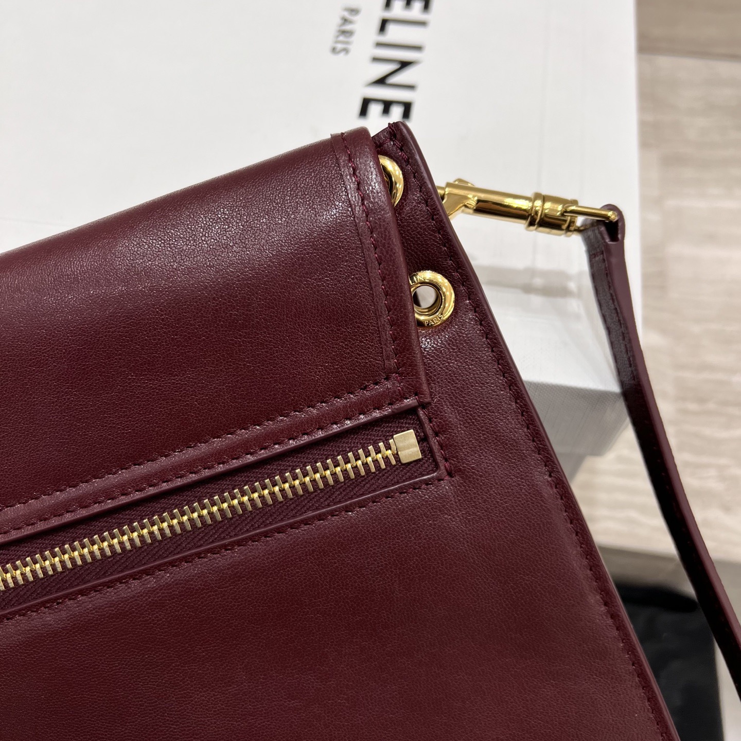 Сумка женская в стиле Celine Soft Triomphe Besace бордового цвета