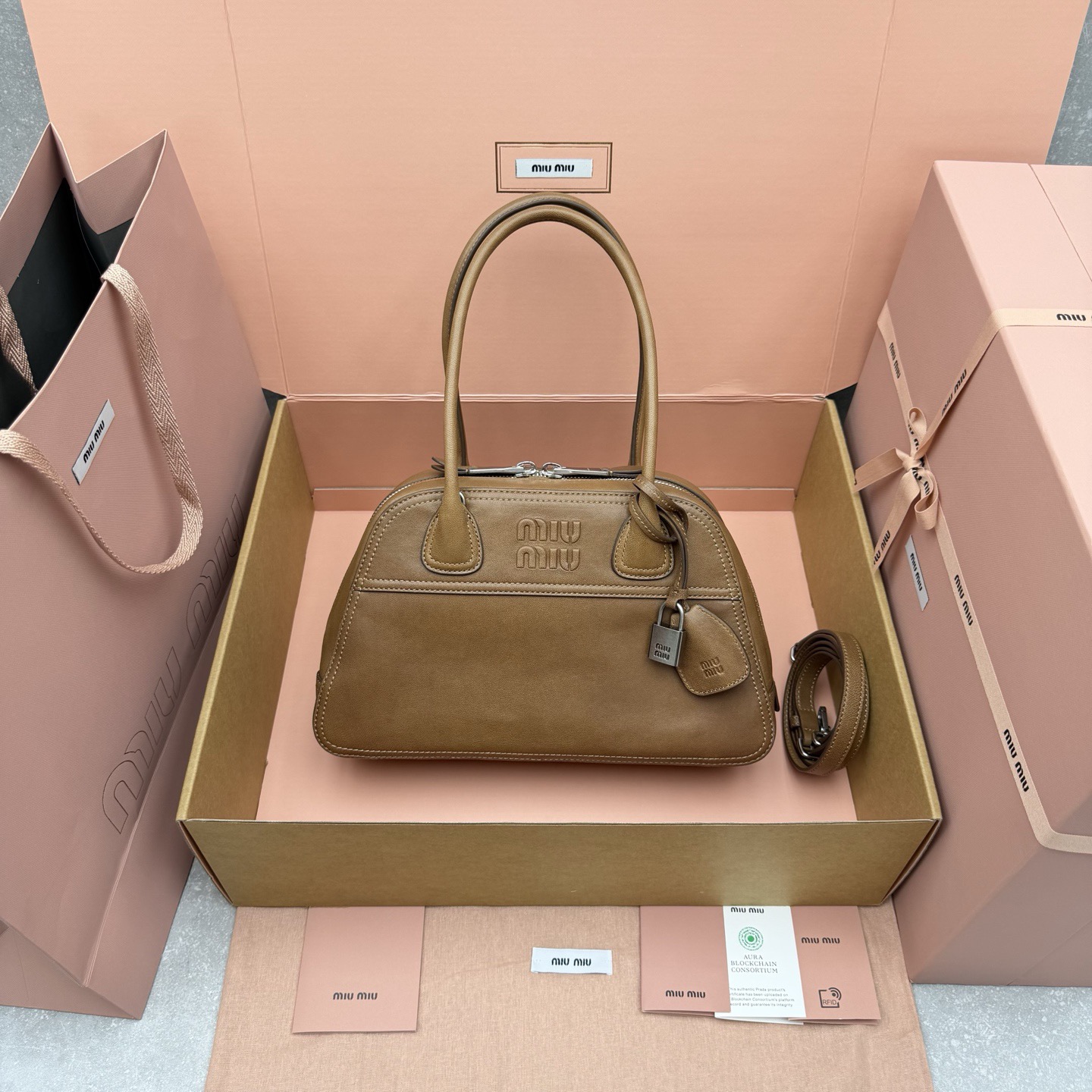 Сумка женская в стиле Miu Miu Vivant из натуральной кожи коричневого цвета