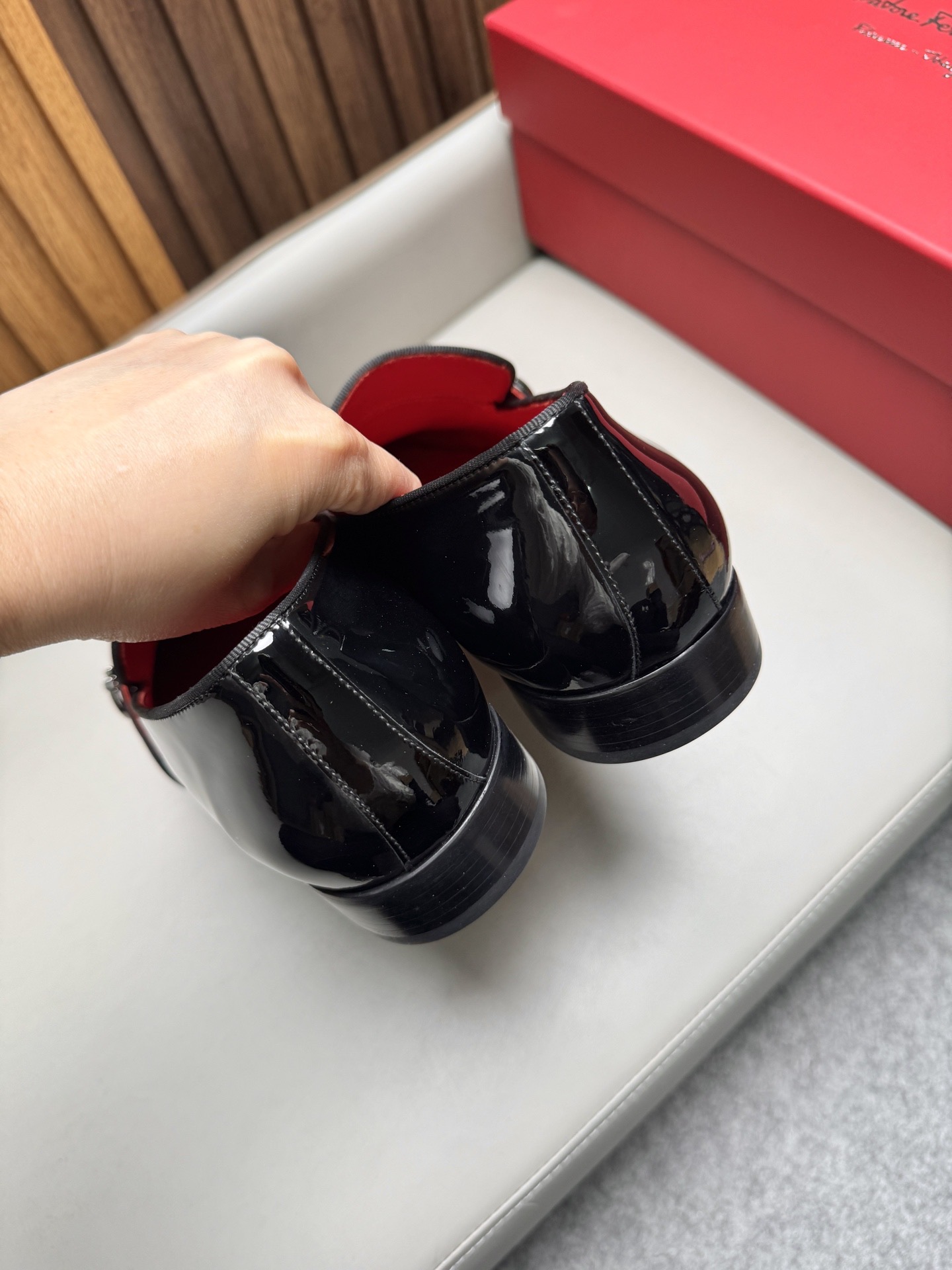 Лоферы мужские в стиле Ferragamo Gancini черного цвета