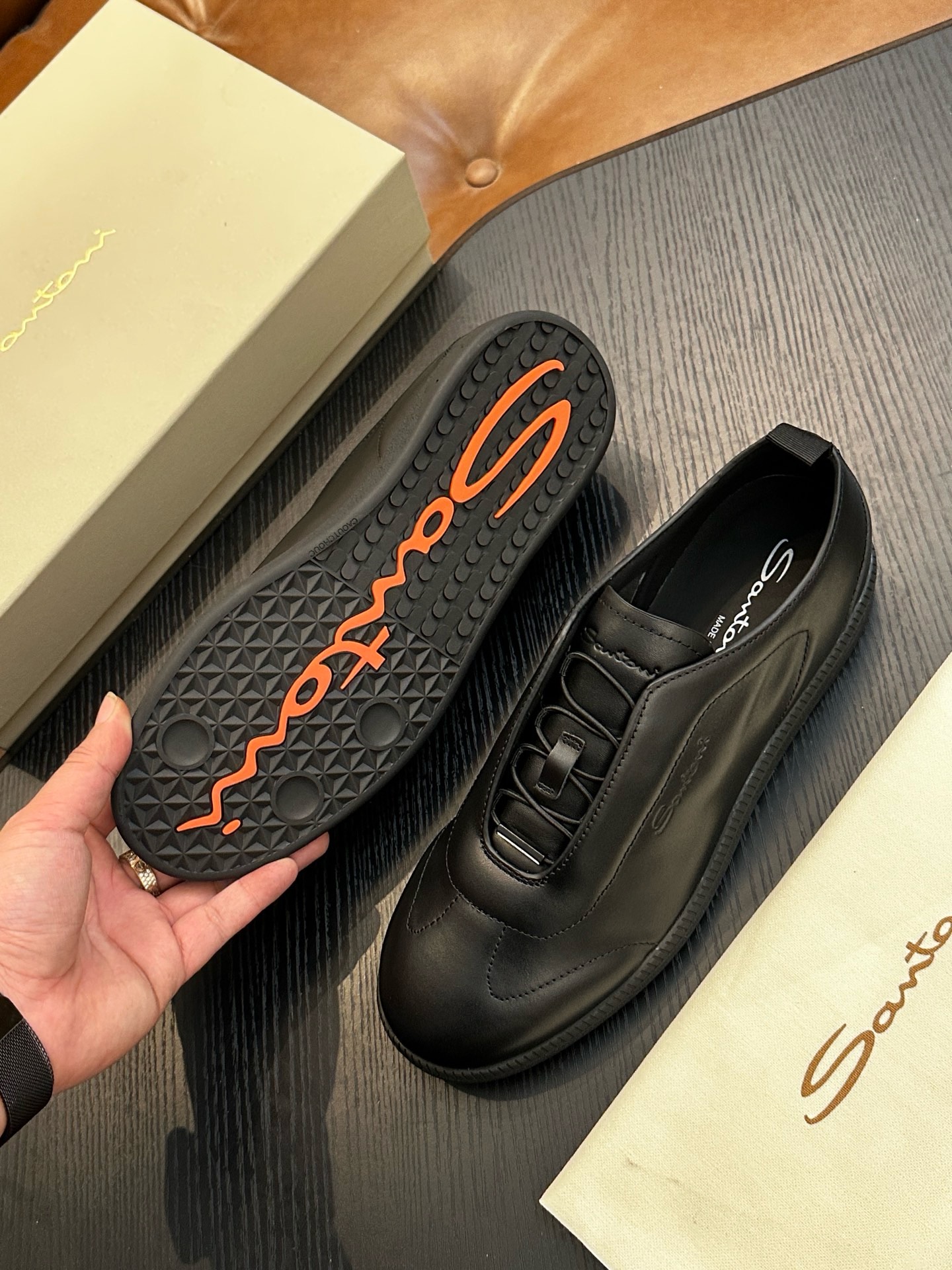 Кеды мужские в стиле Santoni из натуральной кожи черного цвета