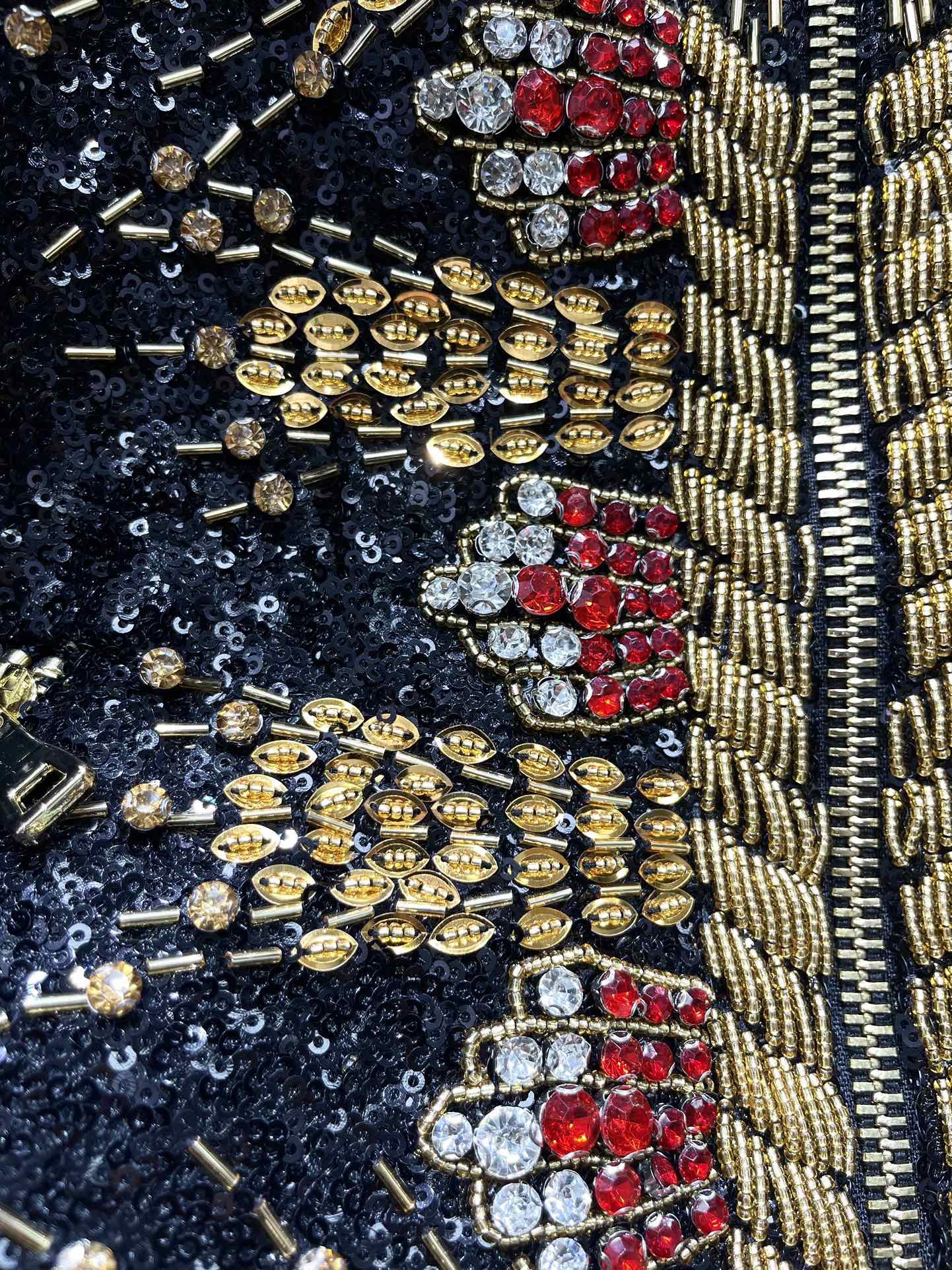 Бомбер унисекс в стиле Balmain чёрного цвета с вышивкой