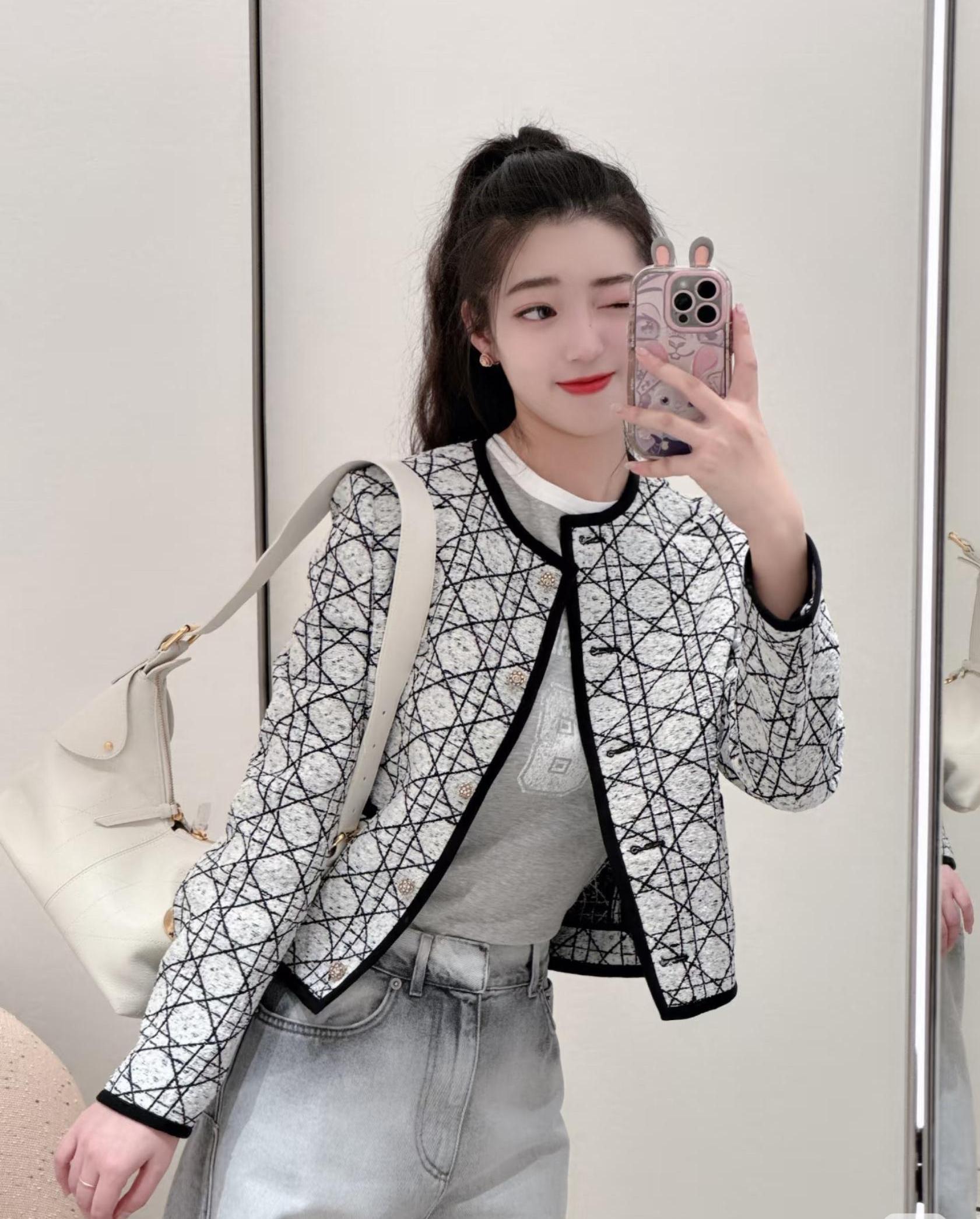 Жакет женский в стиле Christian Dior укороченный с логотипным узором и контрастной отделкой