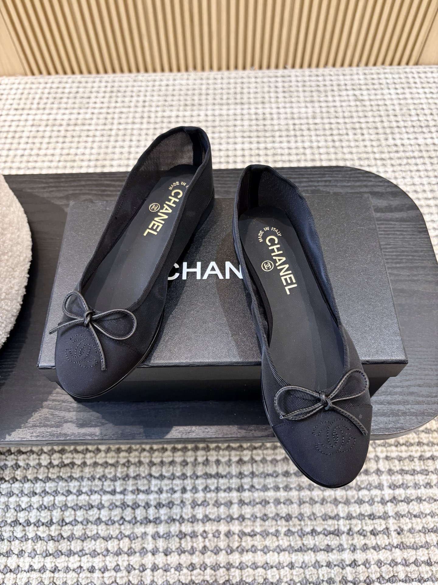 Балетки женские Chanel черного цвета