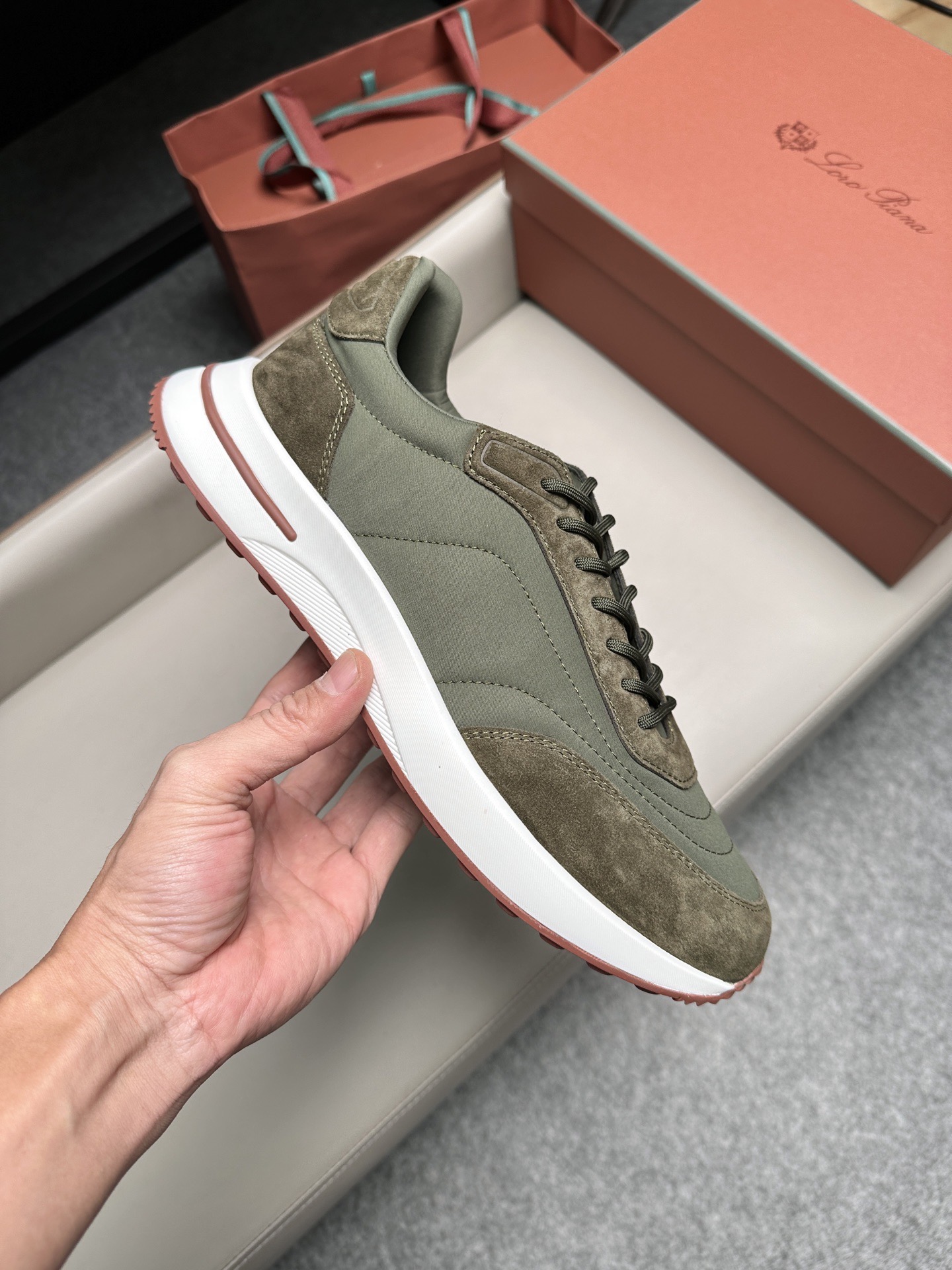 Кроссовки мужские в стиле Loro Piana оливкового цвета