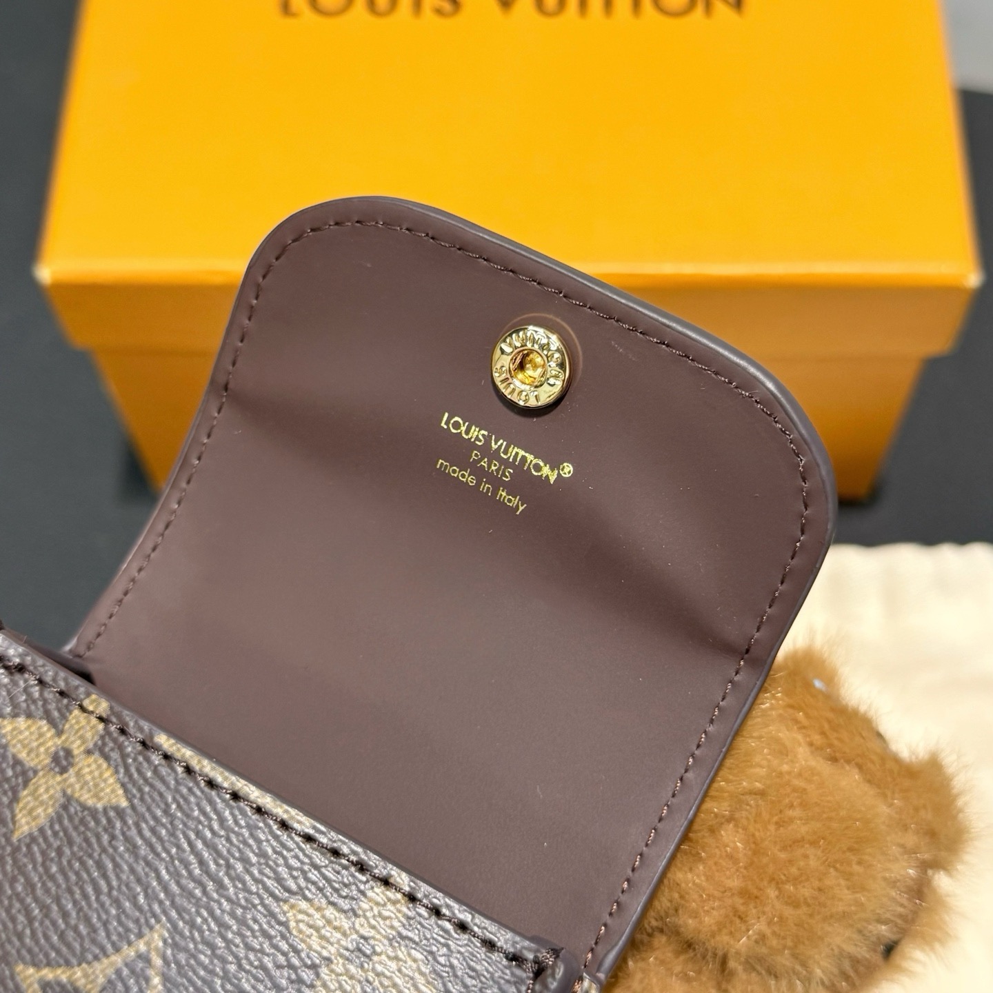 Брелок женский Louis Vuitton LV Cute Capybara коричневого цвета