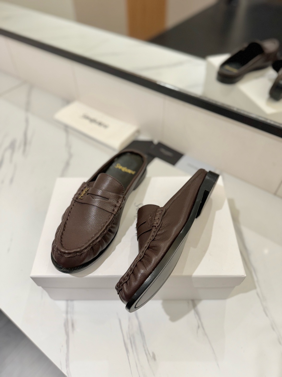 Лоферы-мюли Saint Laurent Le Loafer шоколадного цвета