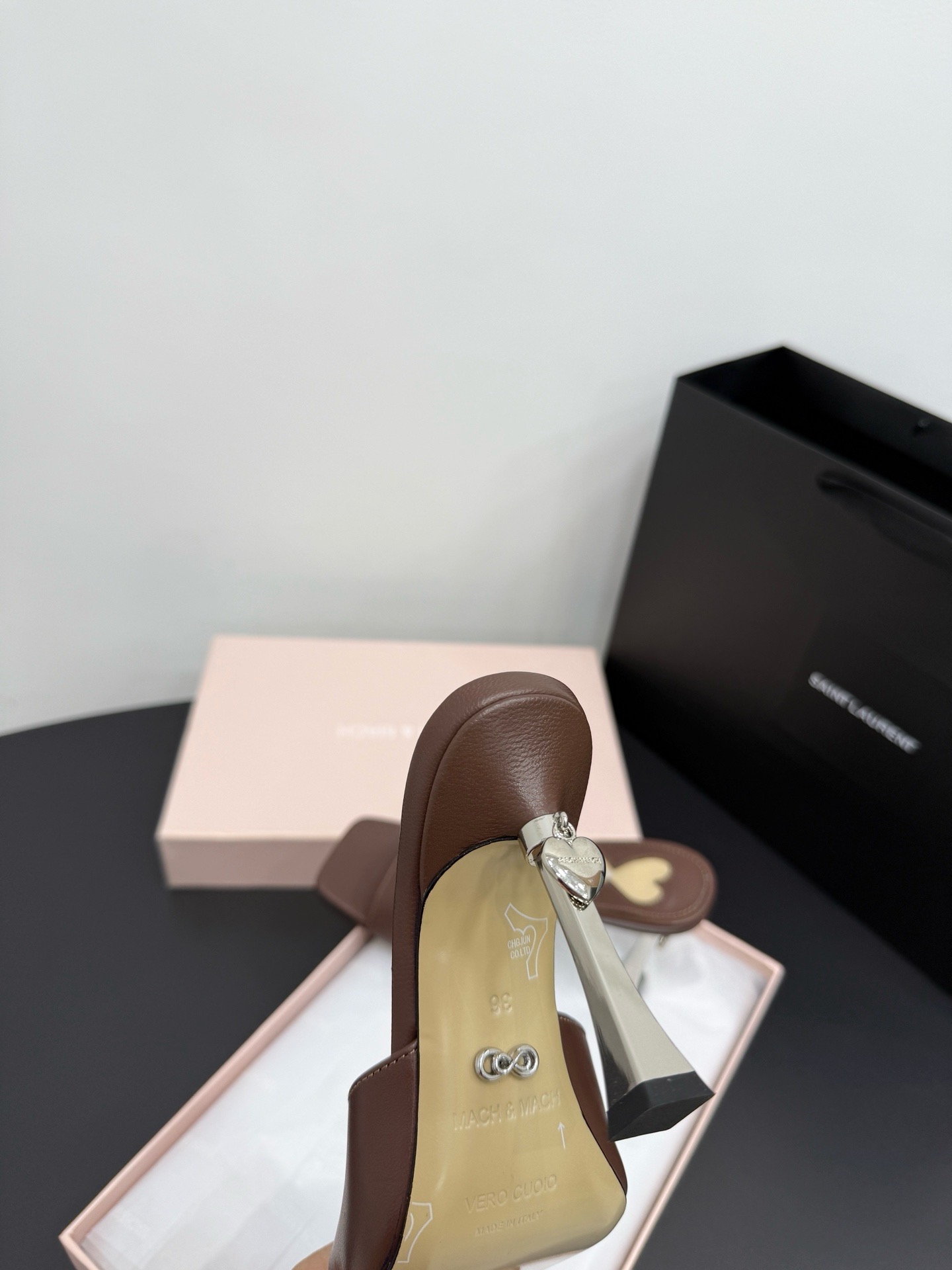 Мюли женские в стиле Mach & Mach коричневого цвета