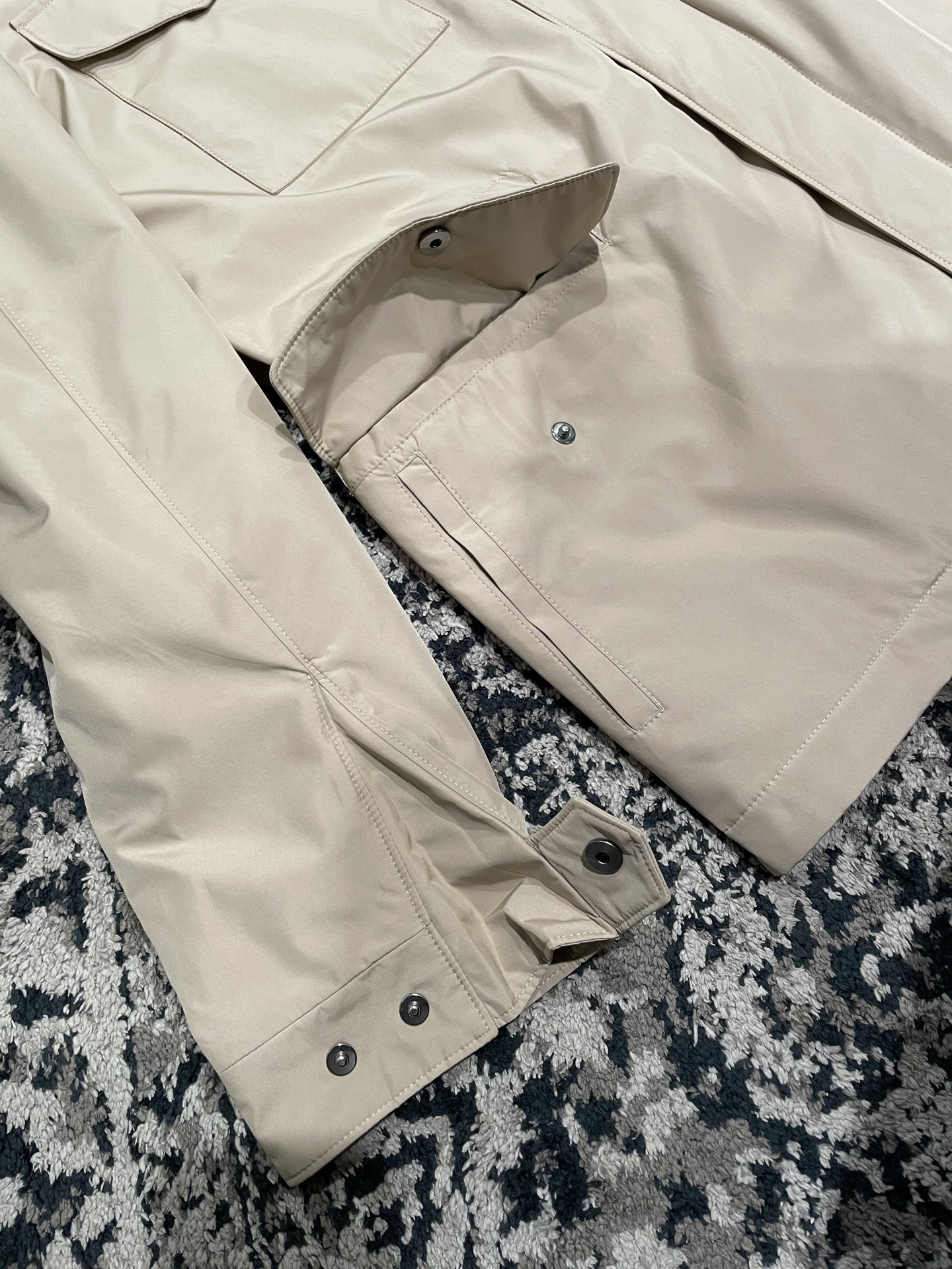 Куртка мужская в стиле Loro Piana из плащевой ткани бежевого цвета