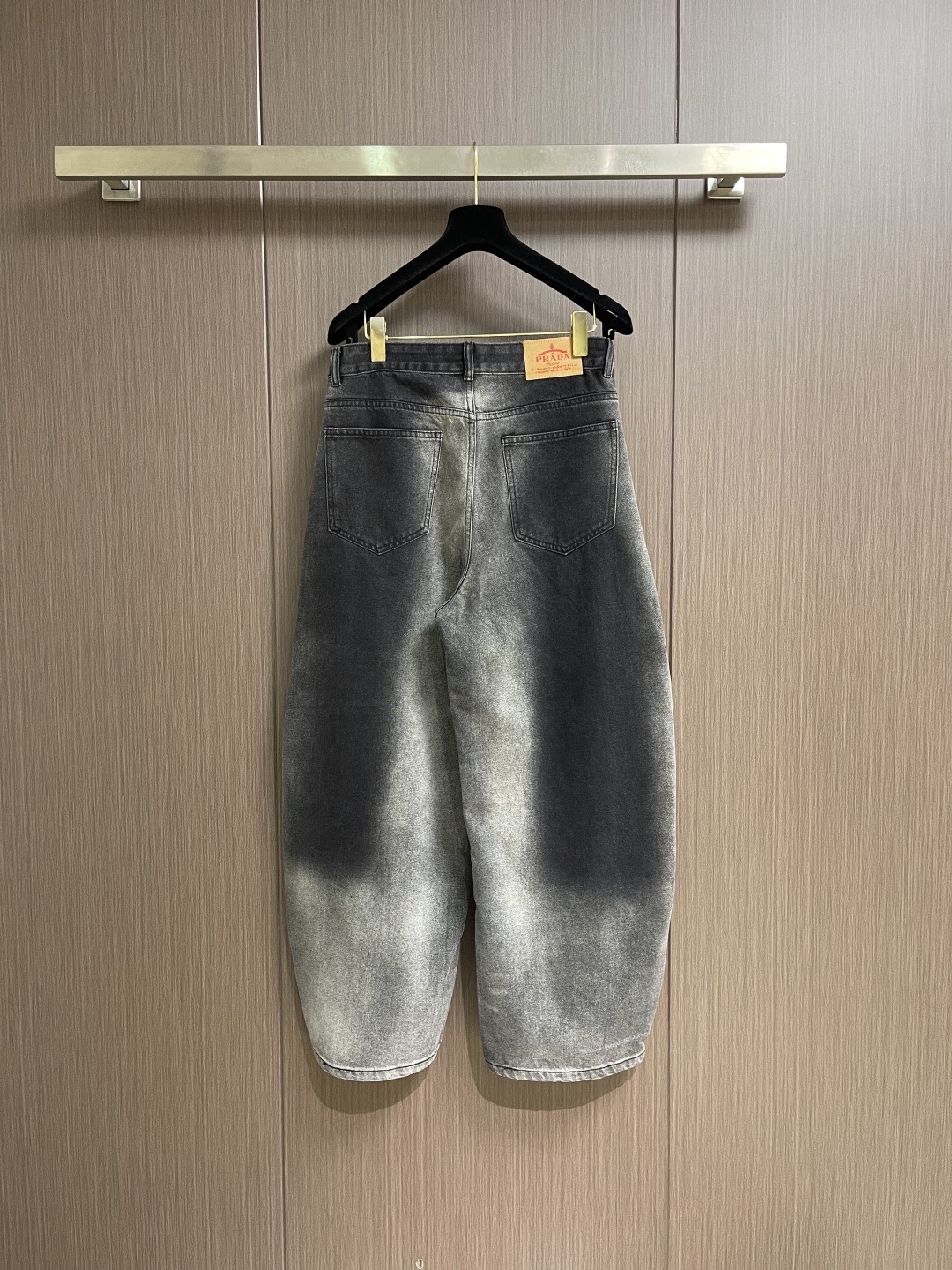 Джинсы мужские в стиле Prada градиентные серо-чёрного цвета прямого кроя