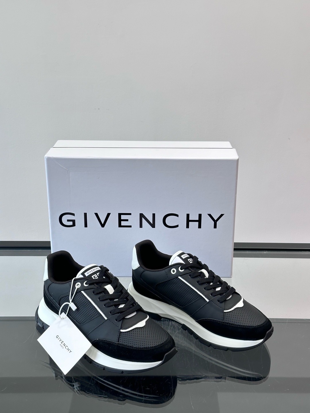 Кроссовки мужские Givenchy черного цвета