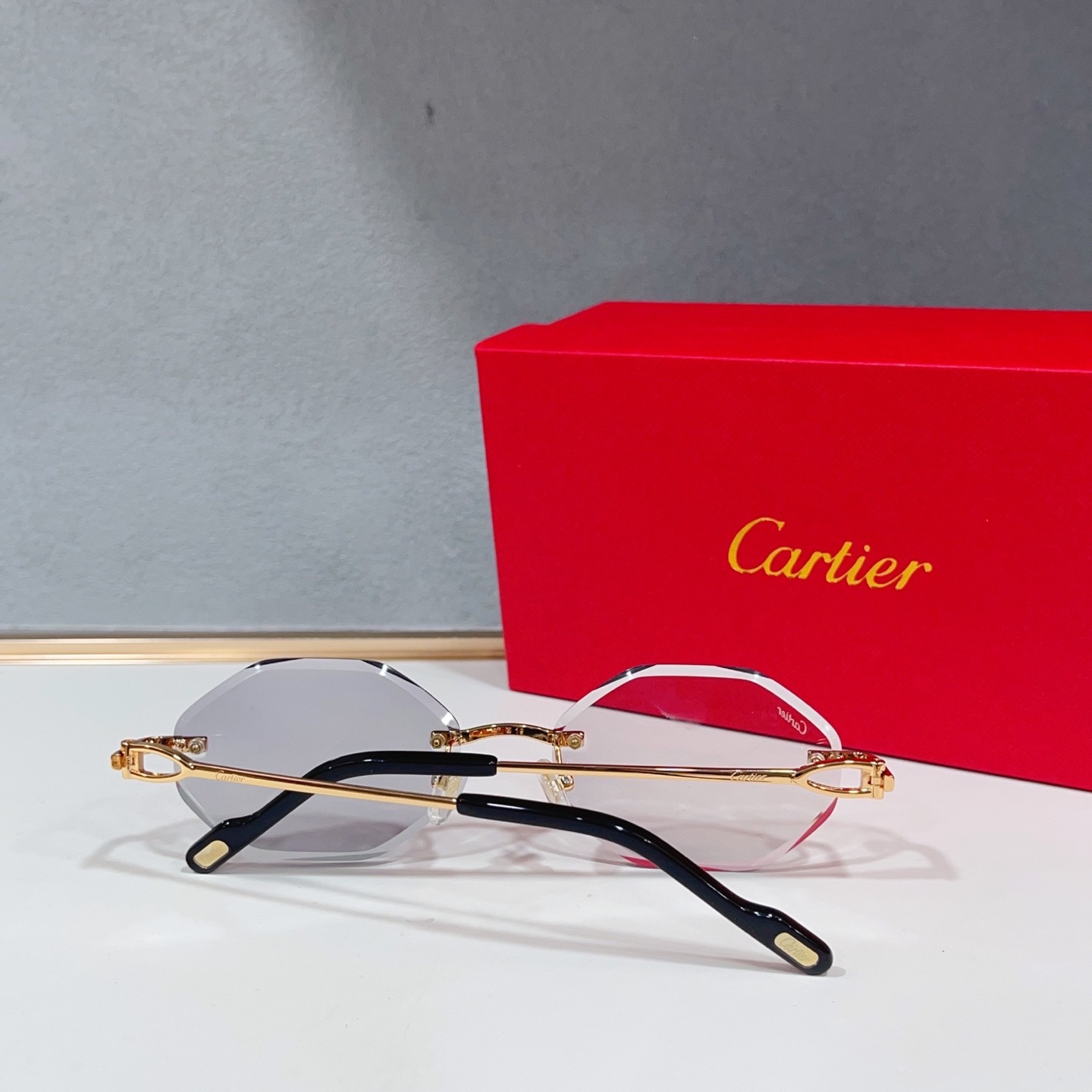 Очки солнцезащитные женские в стиле Cartier