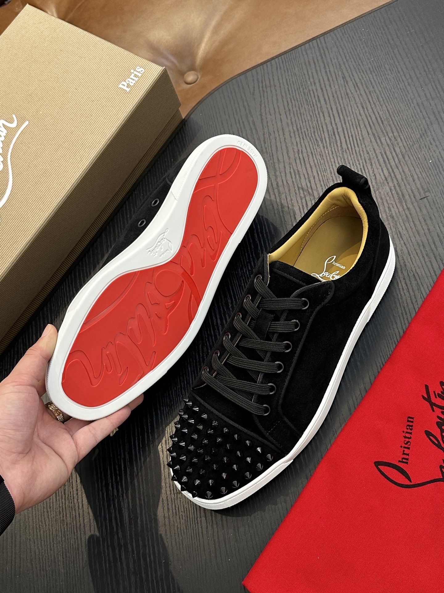 Кроссовки мужские в стиле Christian Louboutin чёрного цвета с шипами и белой подошвой