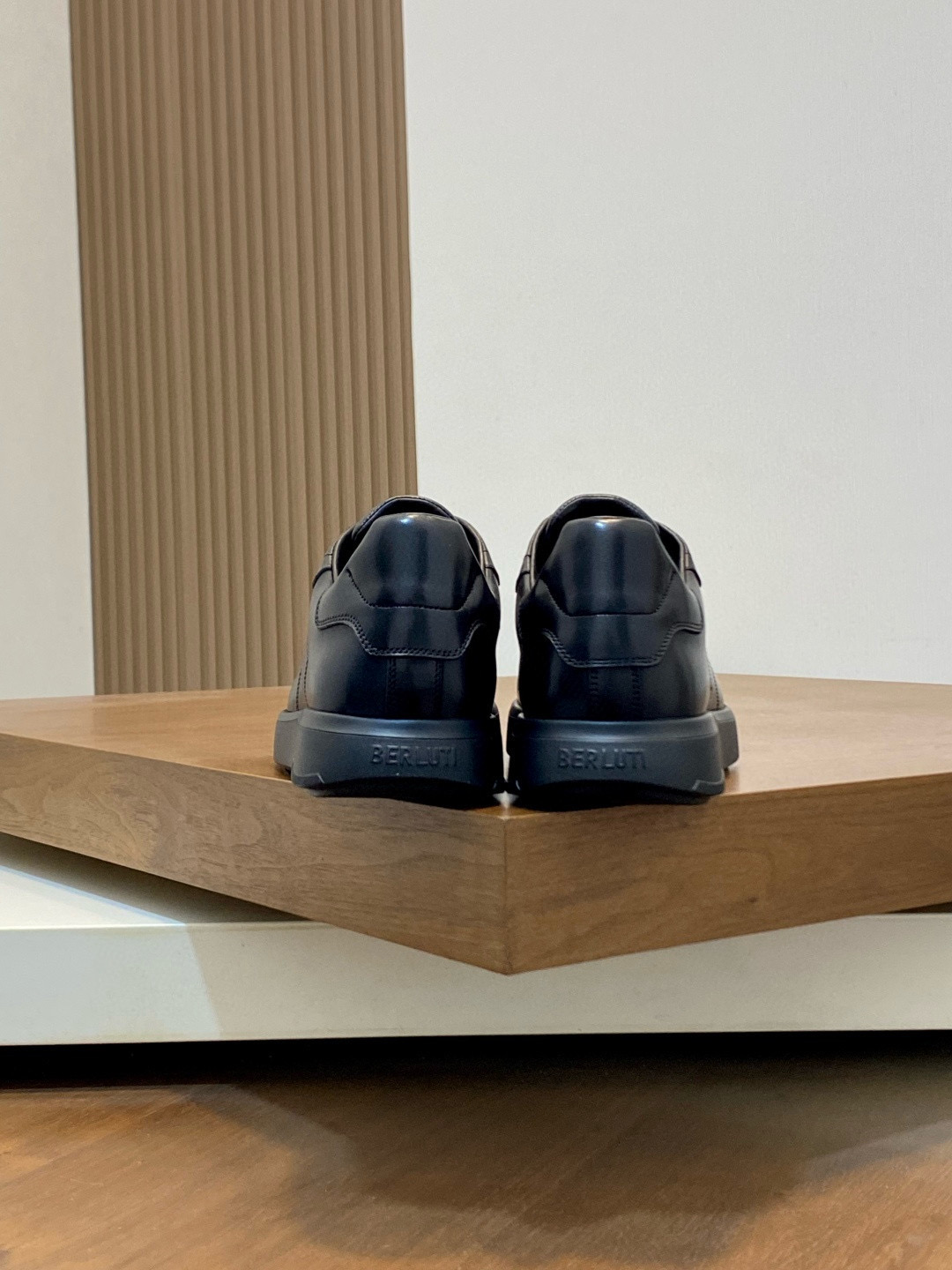 Кроссовки мужские в стиле Berluti из натуральной кожи чёрного цвета