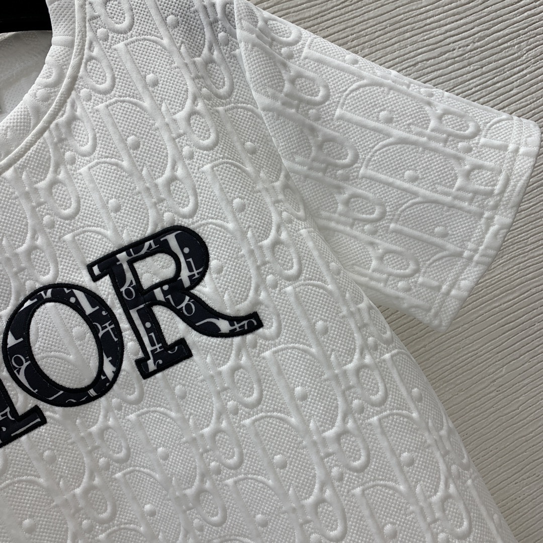 Костюм женский в стиле Dior комплект с юбкой и футболкой с логотипом