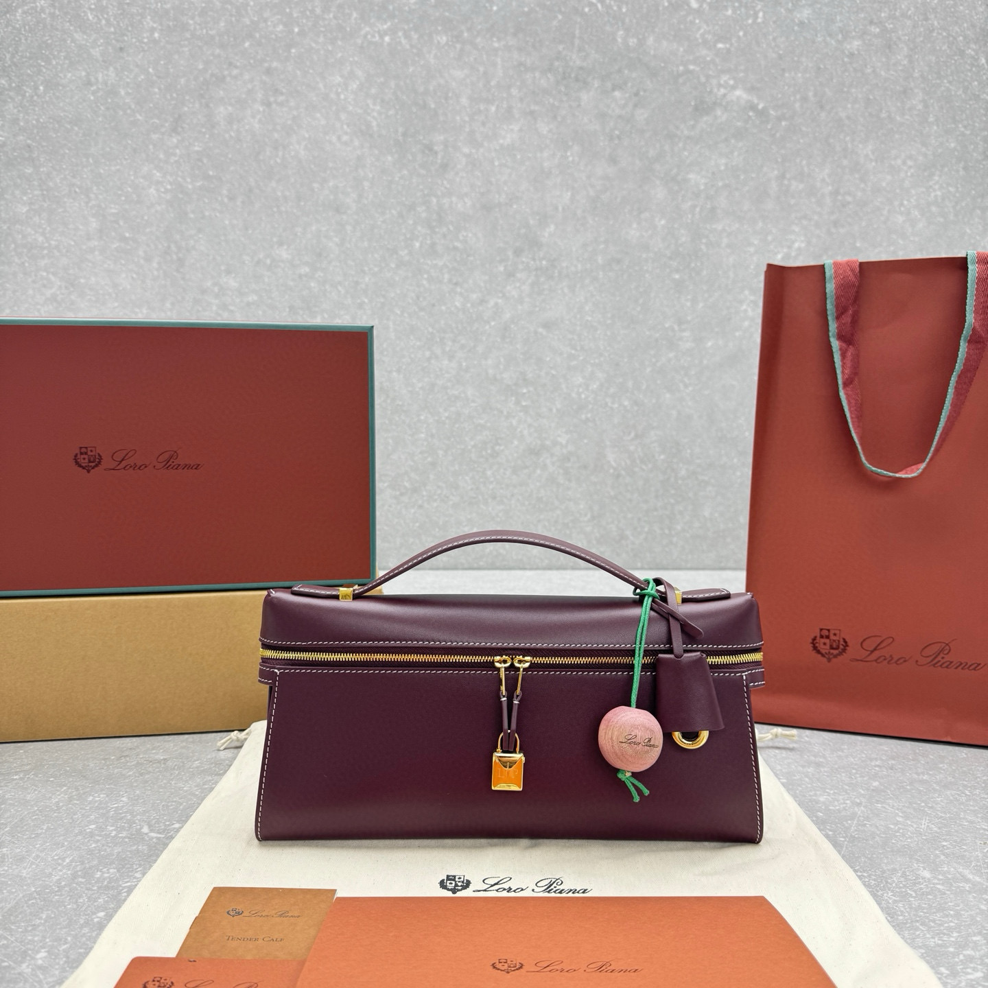 Сумка- клатч женский в стиле Loro Piana Extra Clutch L29 из натуральной кожи тёмно-бордового цвета