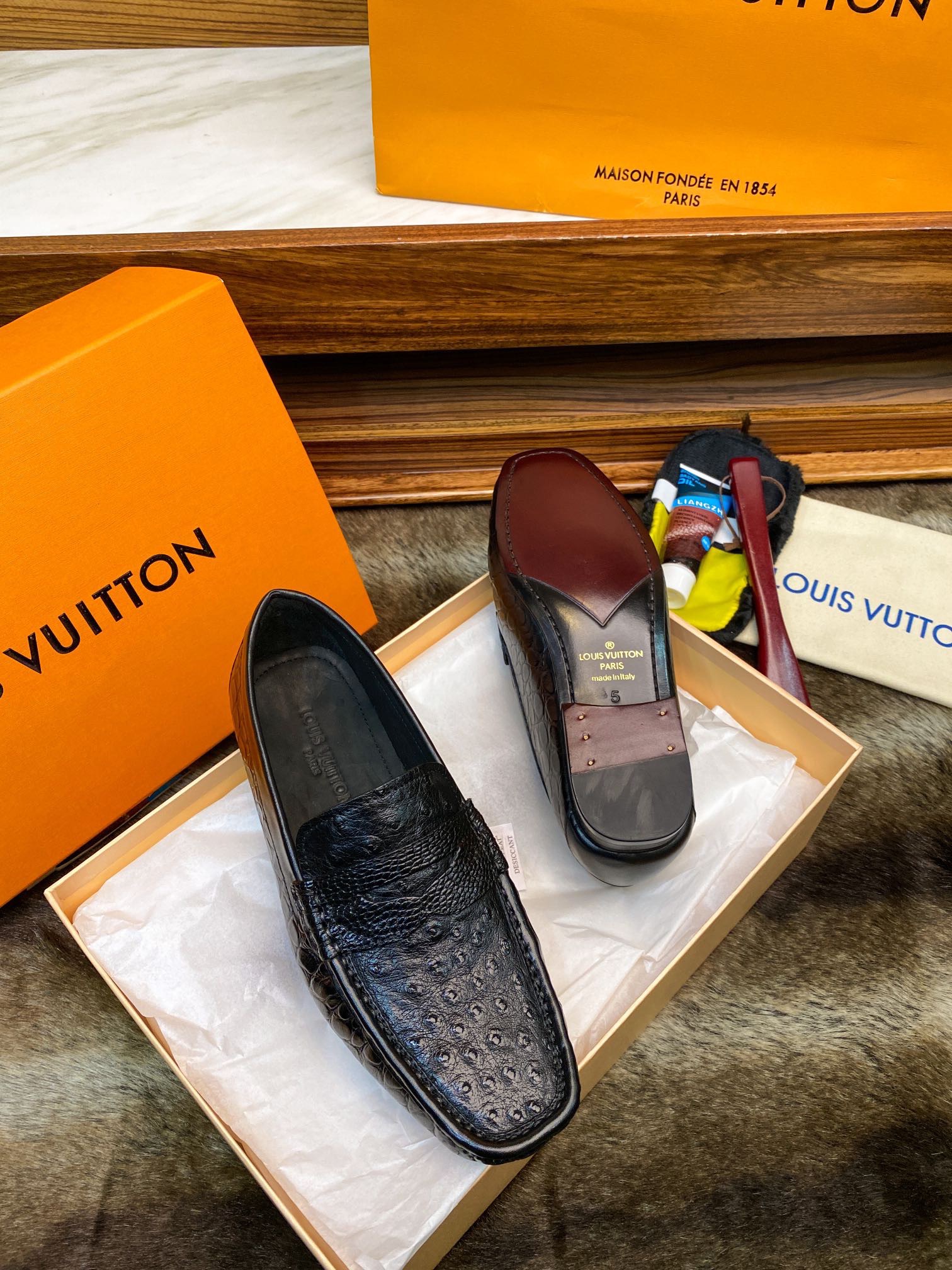 Лоферы мужские в стиле Louis Vuitton чёрного цвета