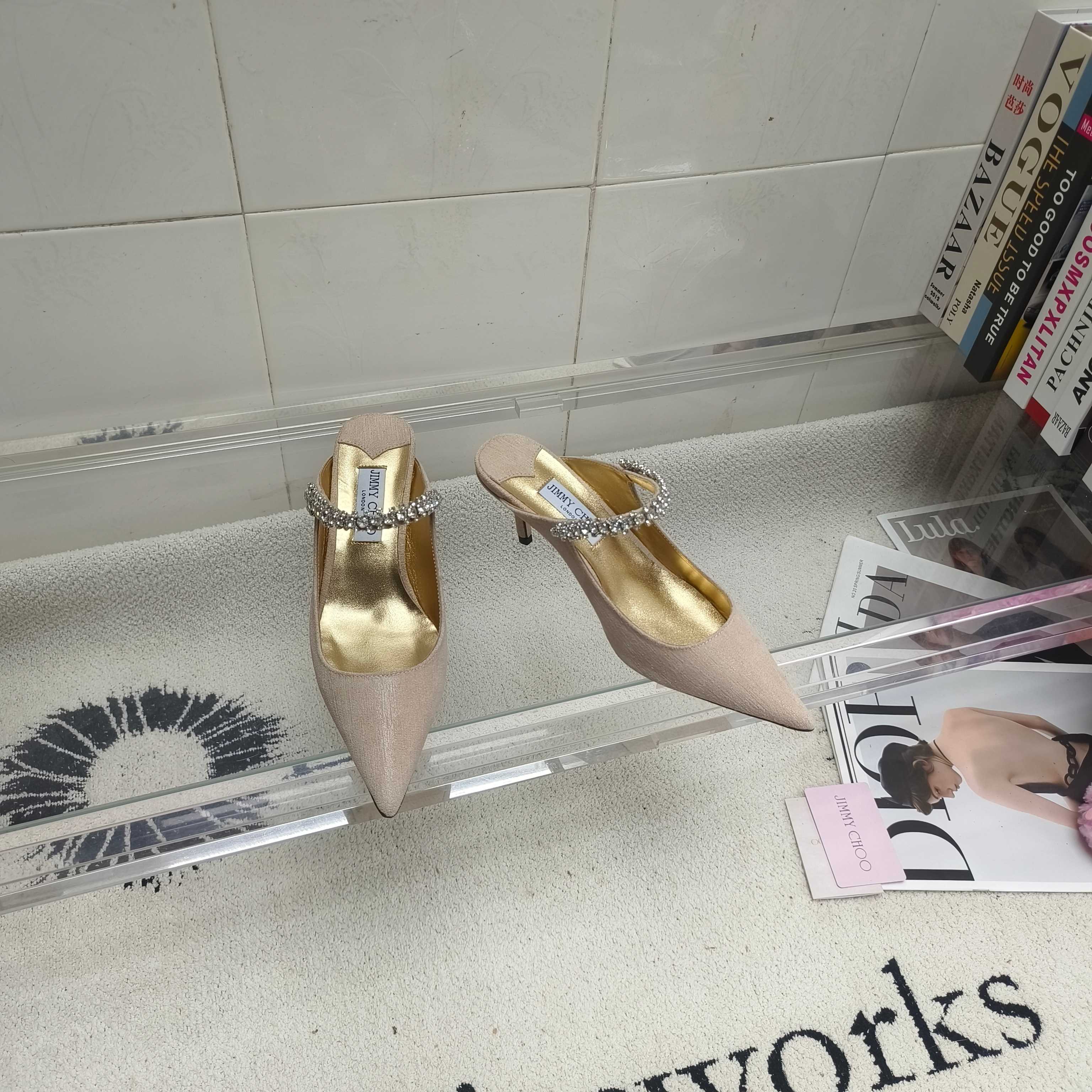 Мюли женские в стиле Jimmy Choo Bing Pump бежевого цвета