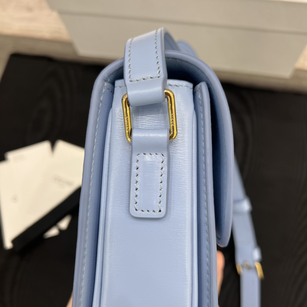 Сумка женская в стиле Celine Teen Triomphe компактная голубого цвета