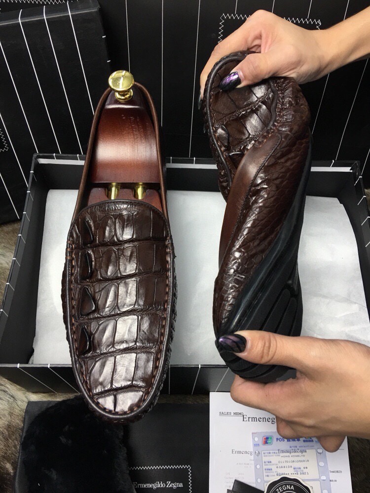 Лоферы мужские в стиле Zegna из кожи крокодила коричневого цвета