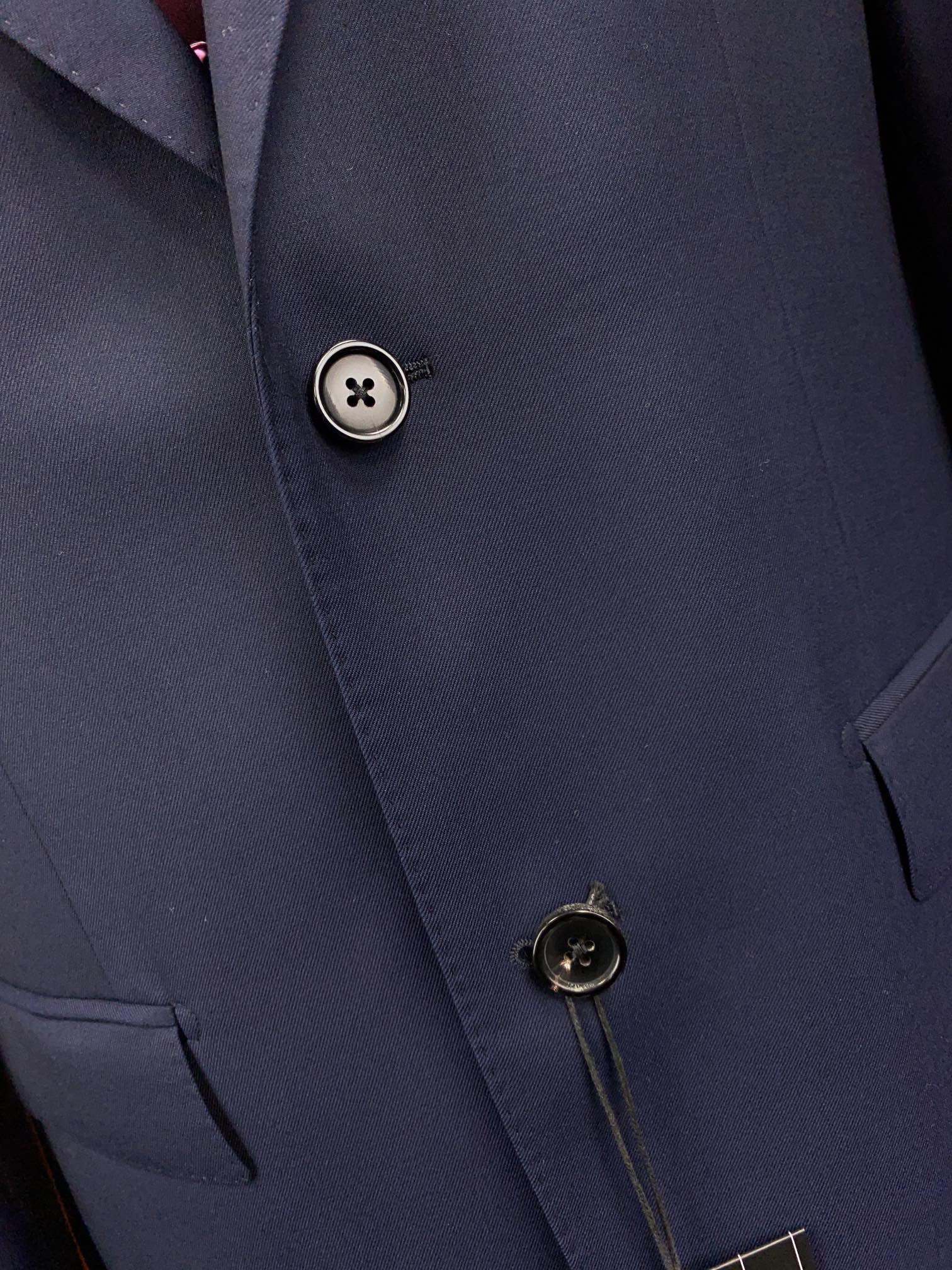 Костюм мужской в стиле Zegna из шерсти тёмно-синего цвета с классическим силуэтом