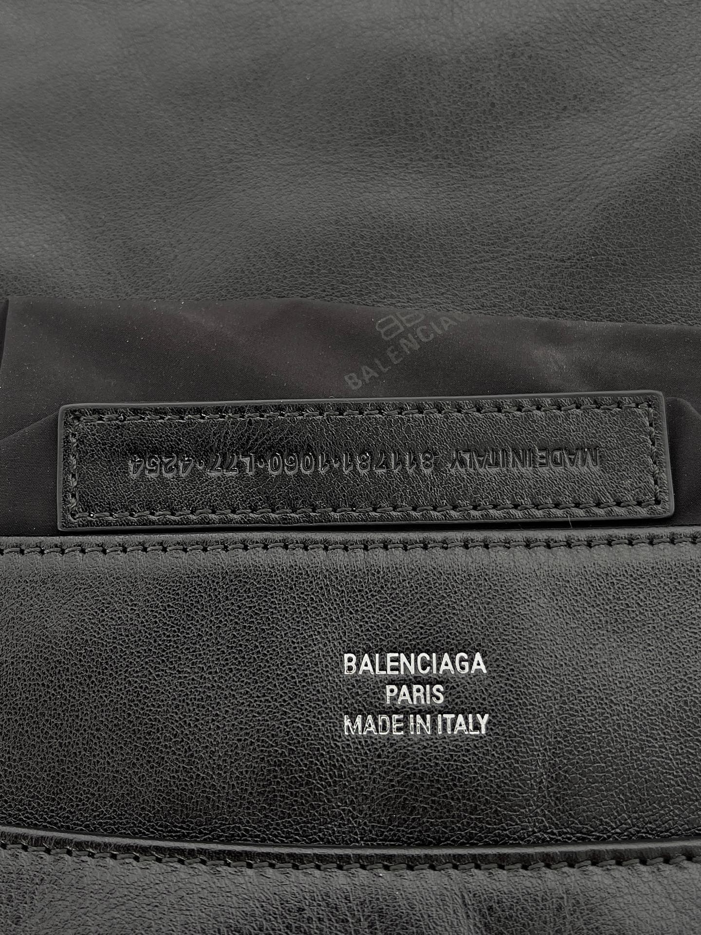 Сумка женская Balenciaga Modu Flap Chain Bag чёрного цвета фурнитура серебристого оттенка