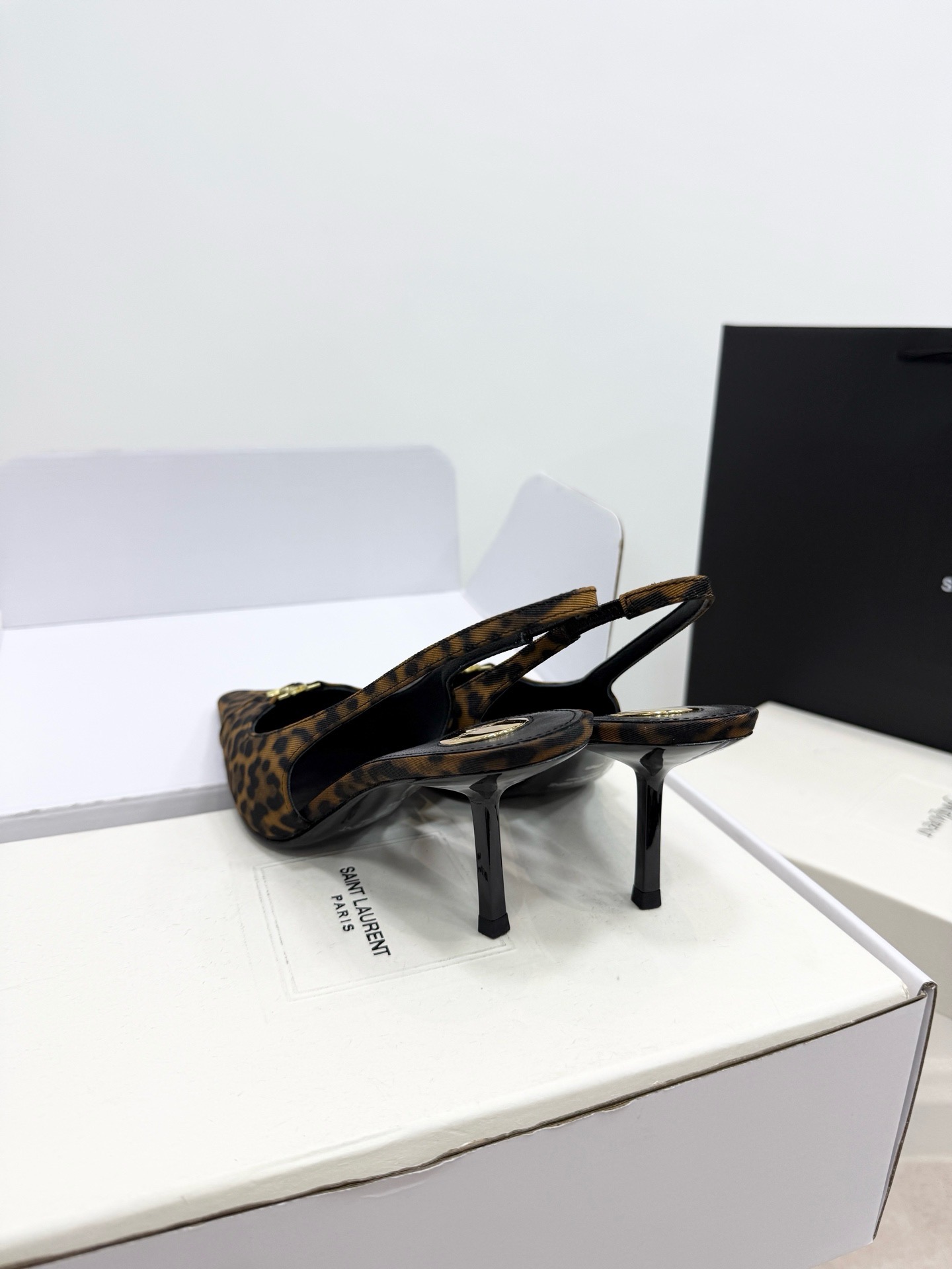 Слингбэки женские Saint Laurent Jeanne леопардового цвета