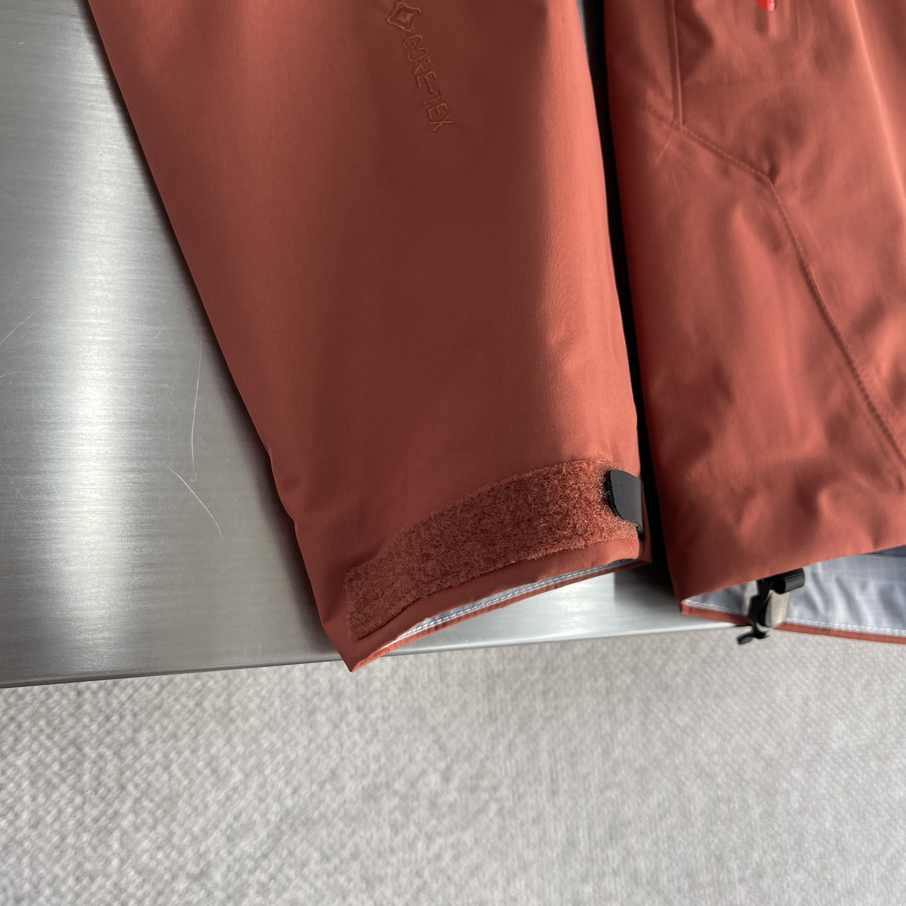 Куртка унисекс в стиле Arc’teryx Beta SL оранжевого цвета