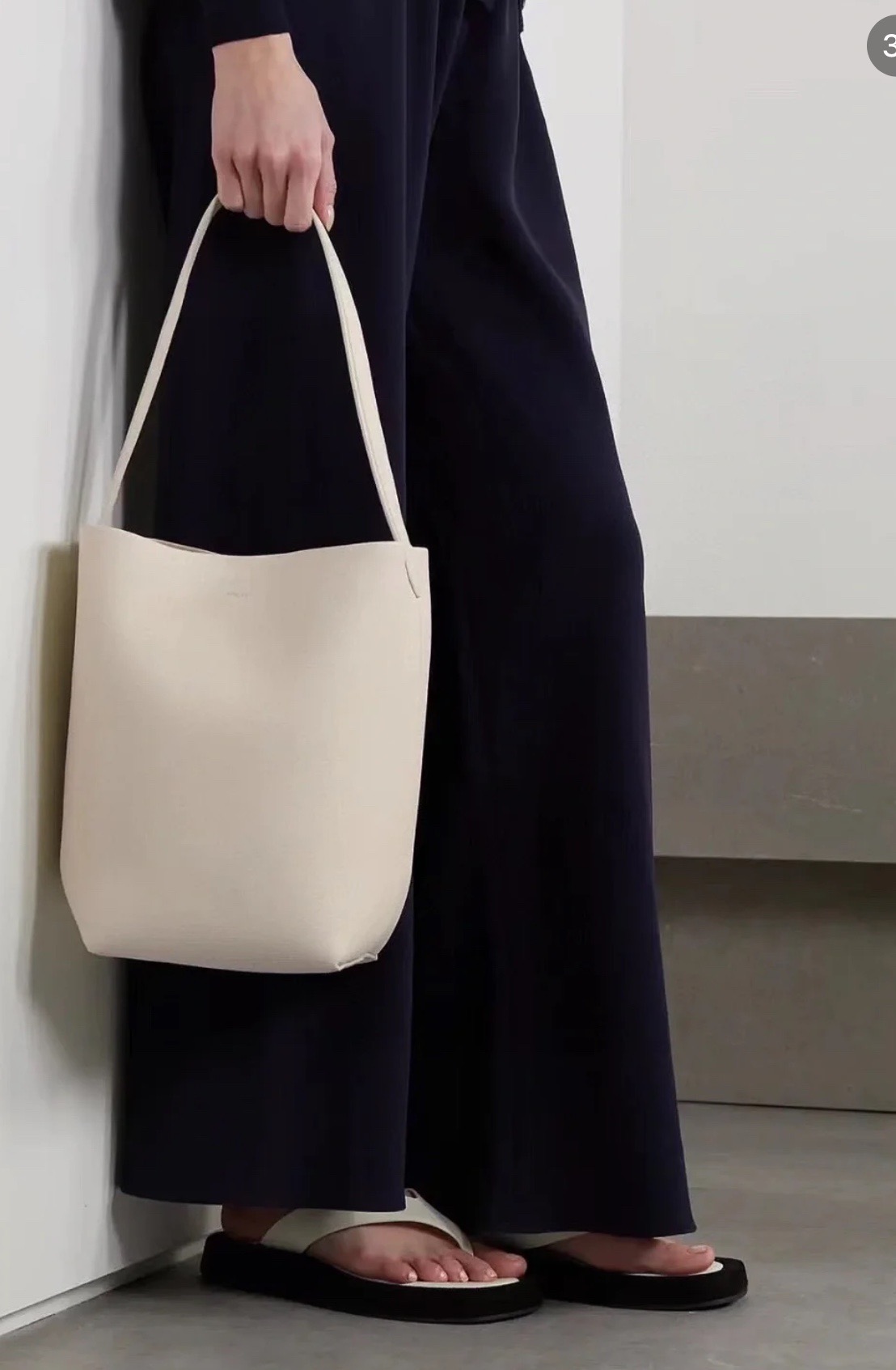 Сумка женская в стиле The Row Bucket из текстиля и натуральной кожи черного цвета