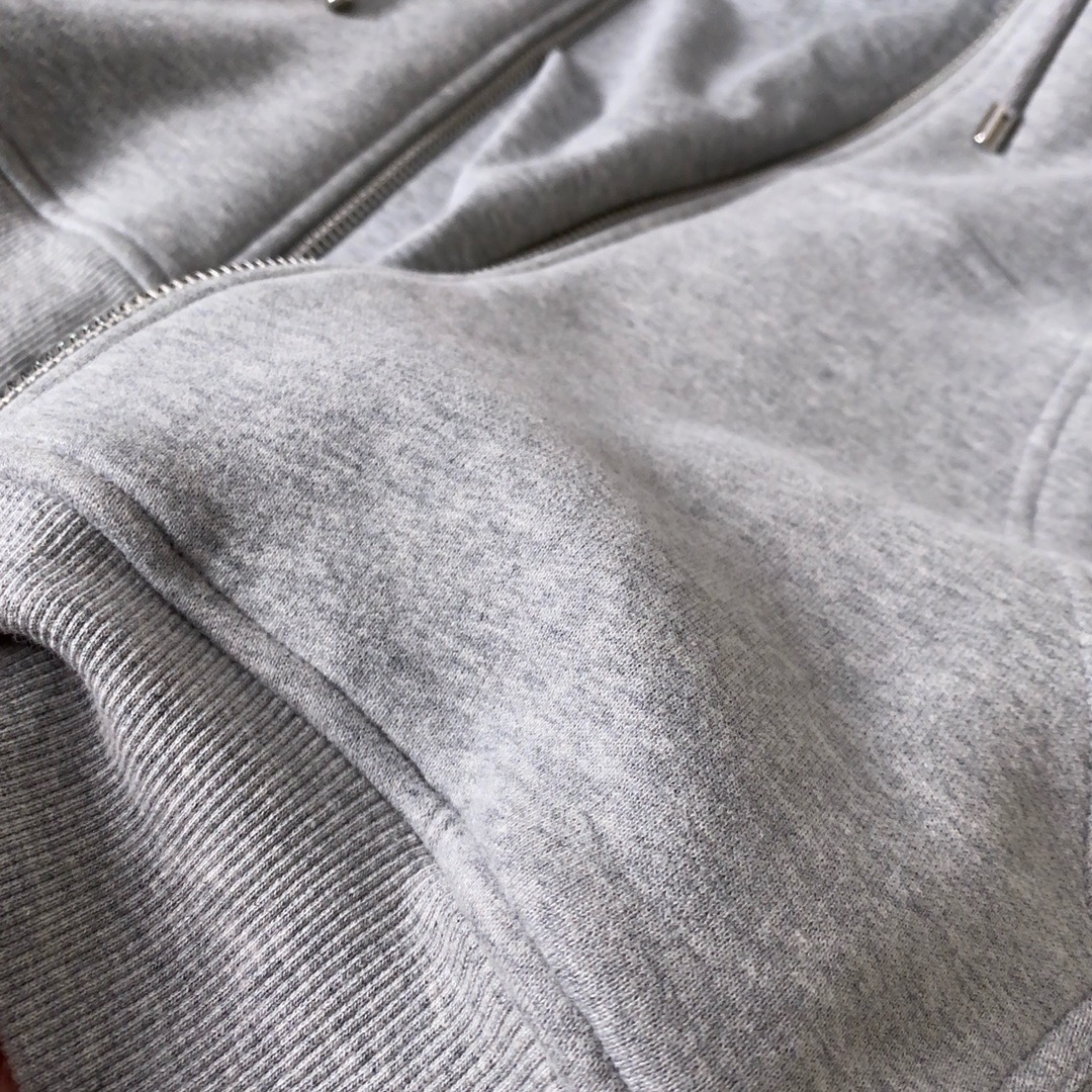 Худи унисекс в стиле Burberry серого цвета с капюшоном и клетчатой отделкой