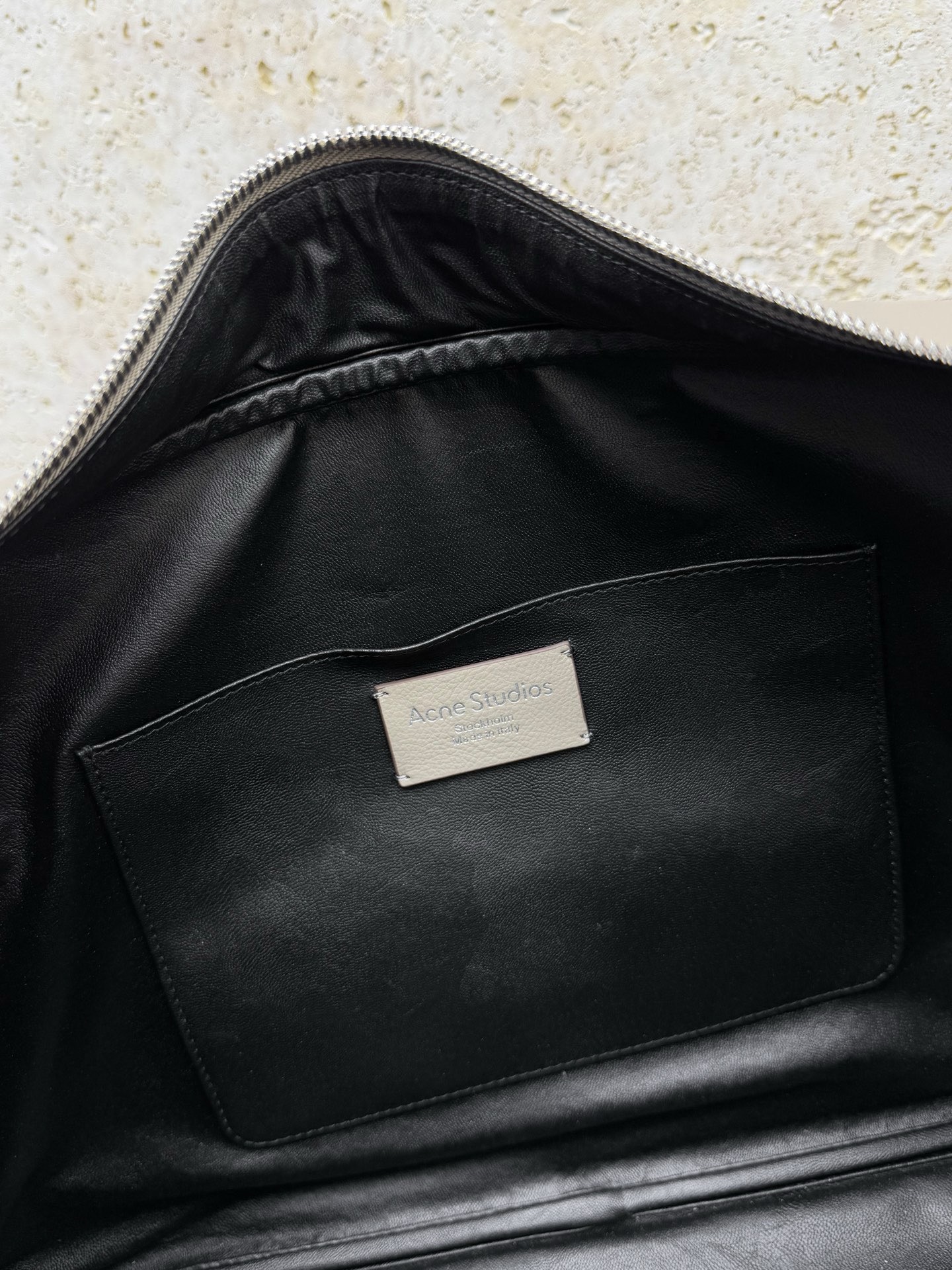 Сумка женская Acne Studios Camera Bag серого цвета