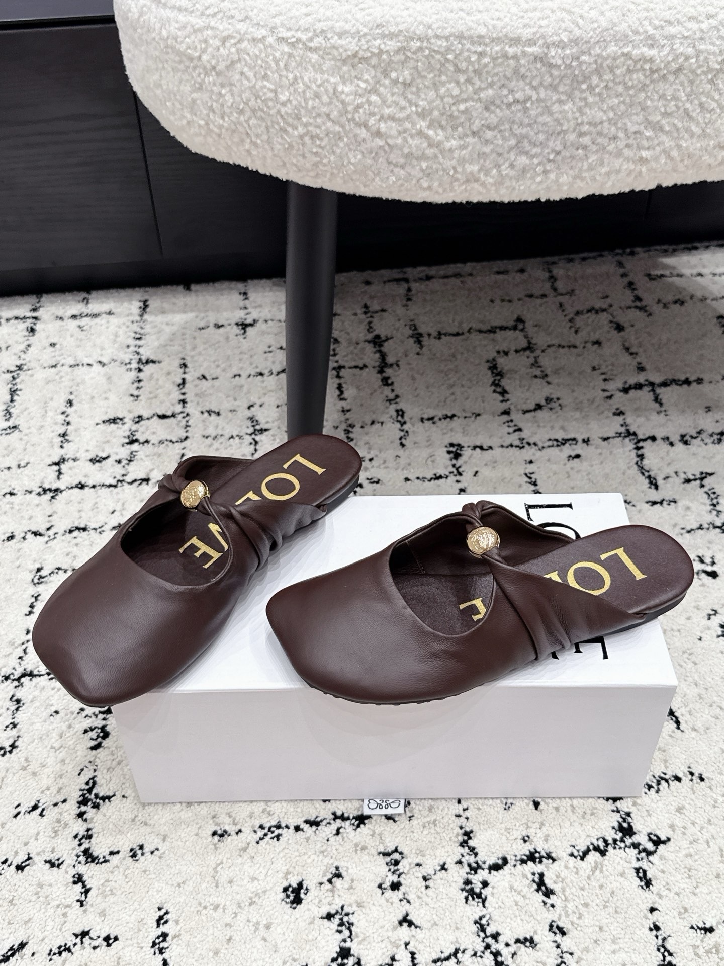 Мюли женские Loewe Pebble Soft тёмно-коричневого цвета