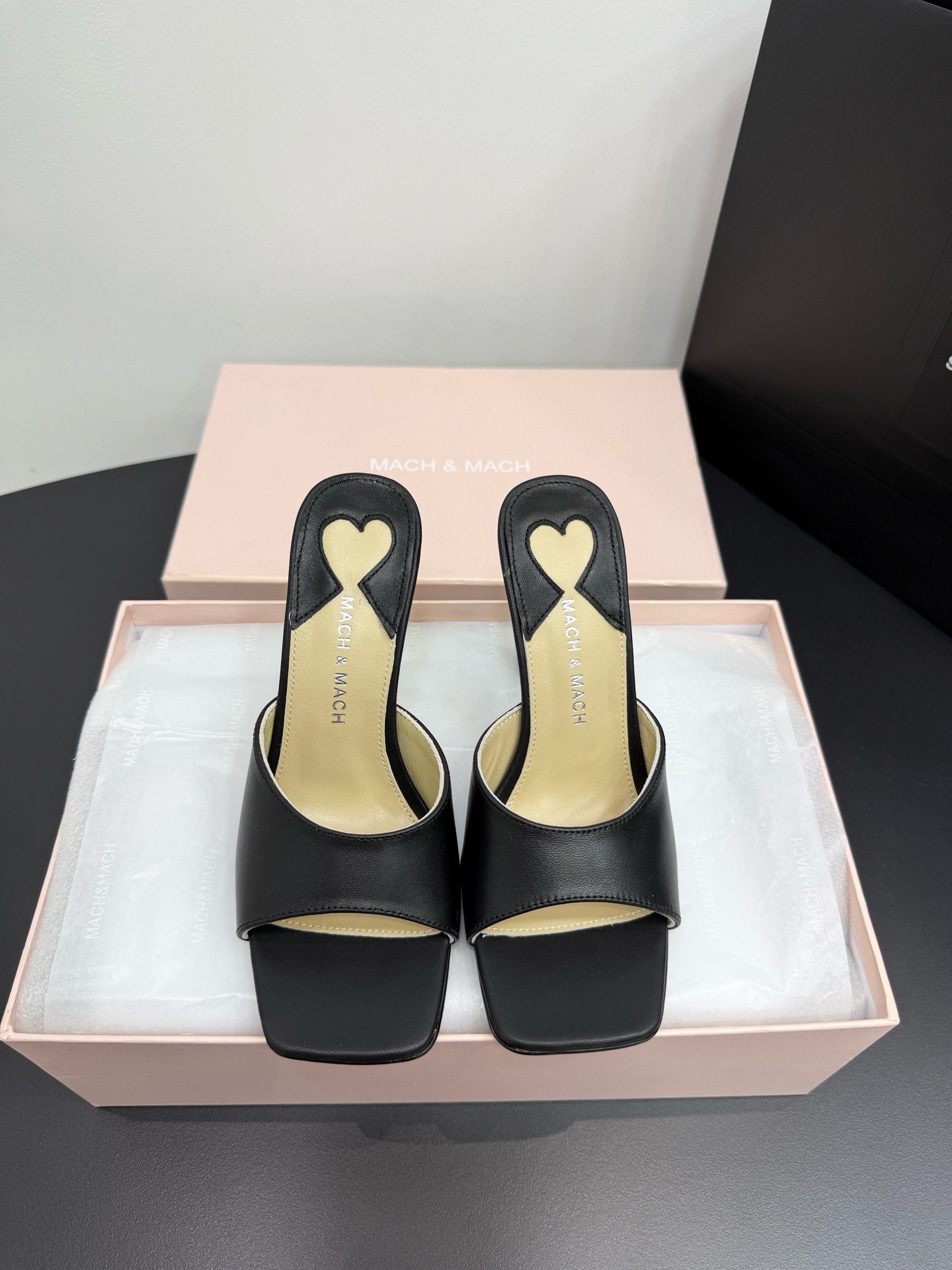 Мюли женские в стиле Mach & Mach черного цвета