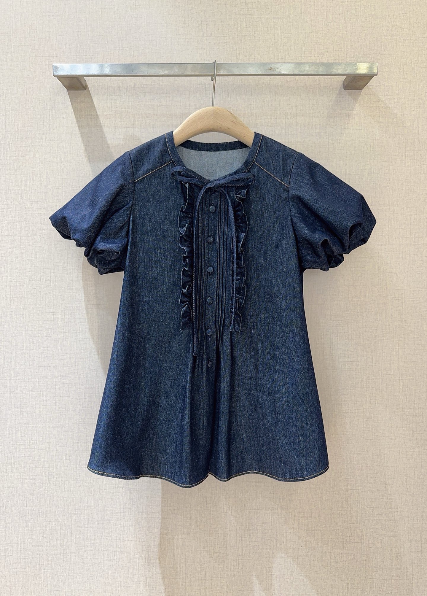 Блузка женская в стиле Dice Kayek синего цвета из денима с коротким рукавом