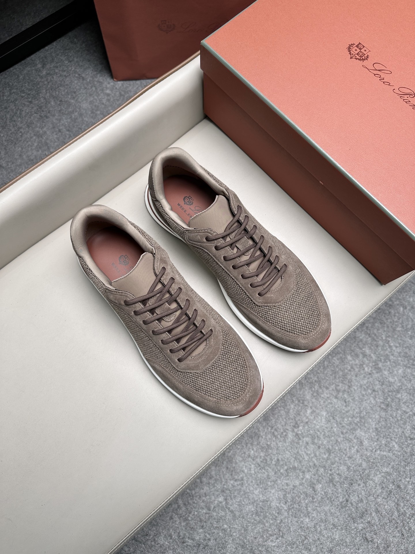 Кроссовки мужские в стиле Loro Piana бежевого цвета