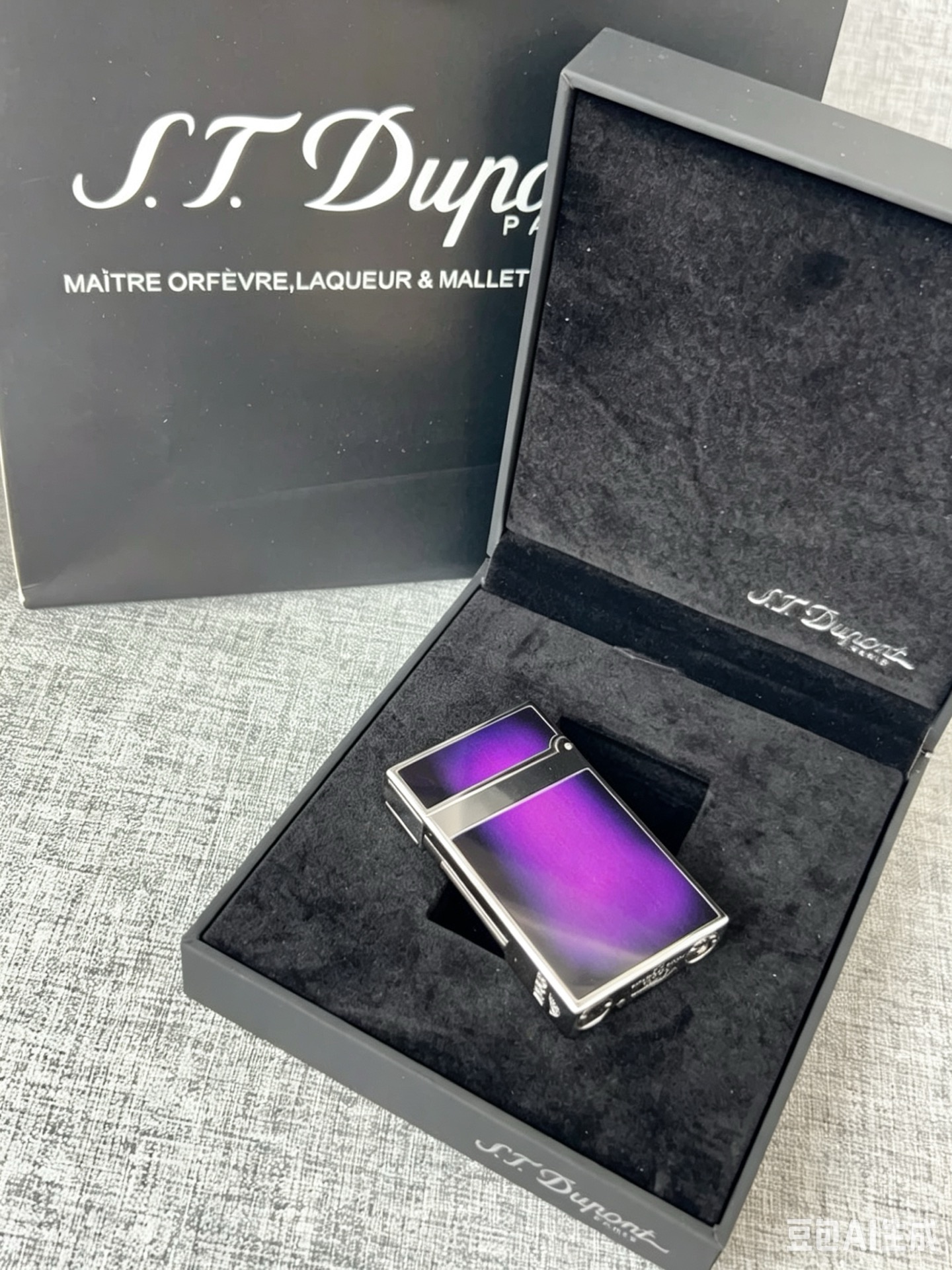 Зажигалка S.T. Dupont (фиолетового цвета)