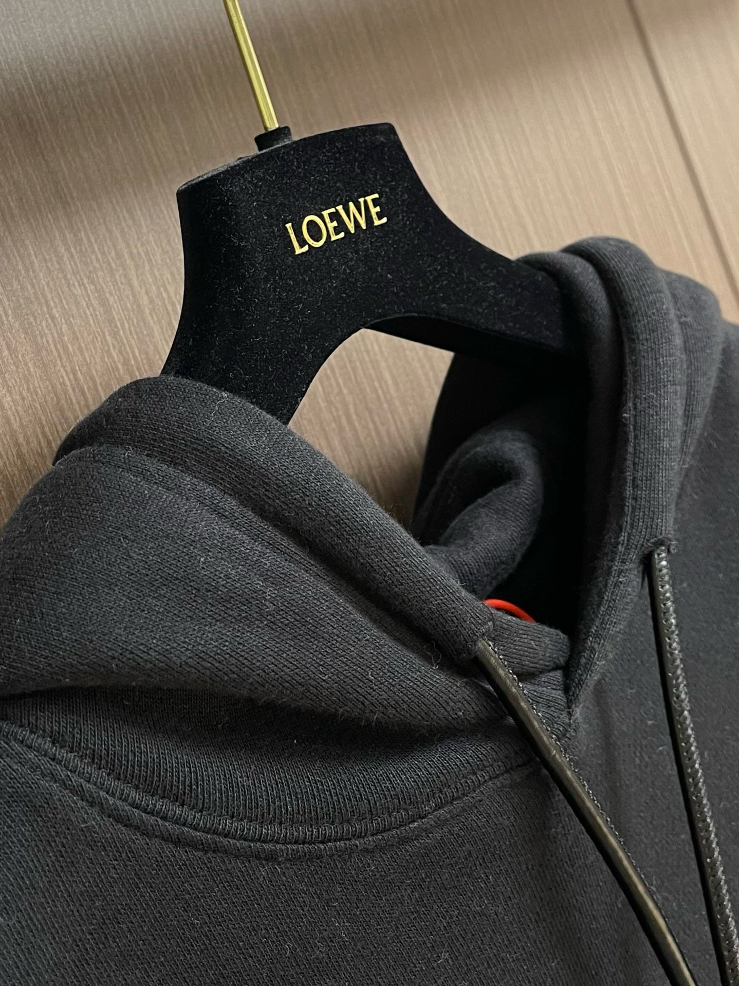 Худи Loewe графитового цвета с кожаными шнурами и вышивкой Anagram