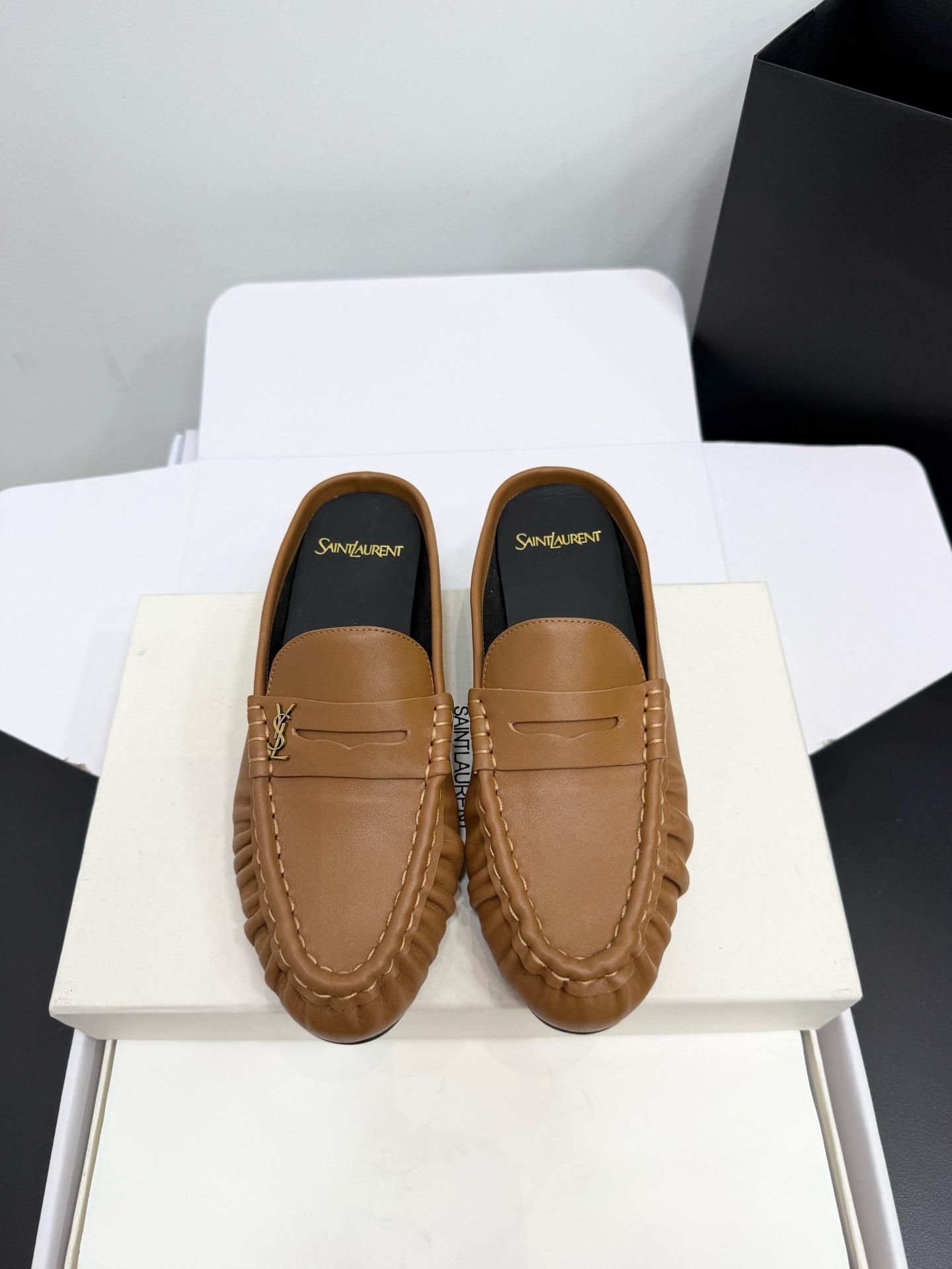 Мюли-лоферы женские в стиле Saint Laurent Le Loafer карамельного цвета