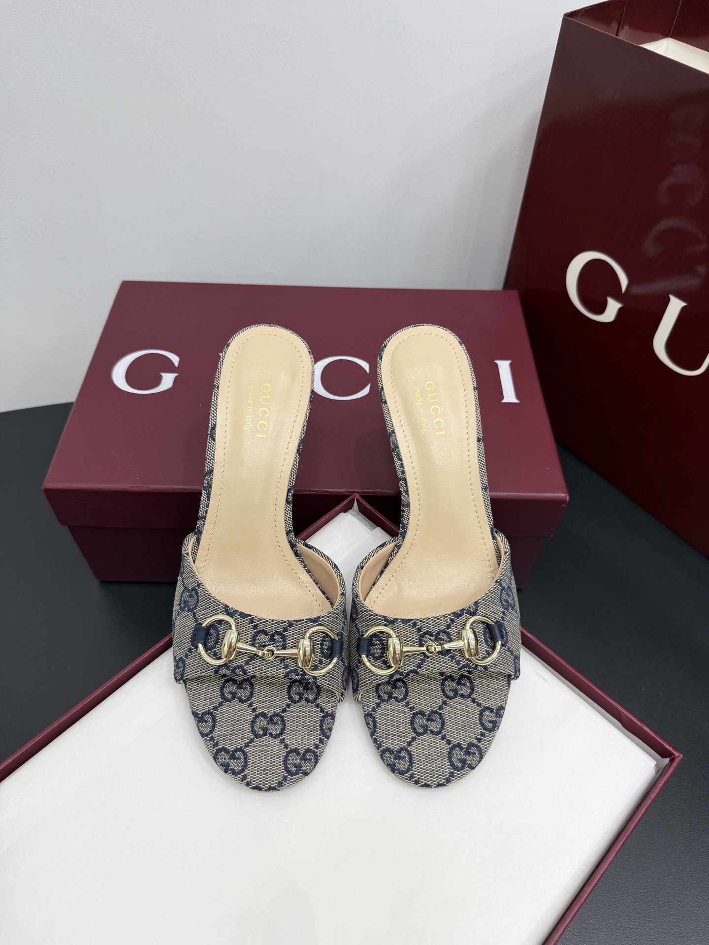 Мюли женские в стиле Gucci Horsebit серого цвета