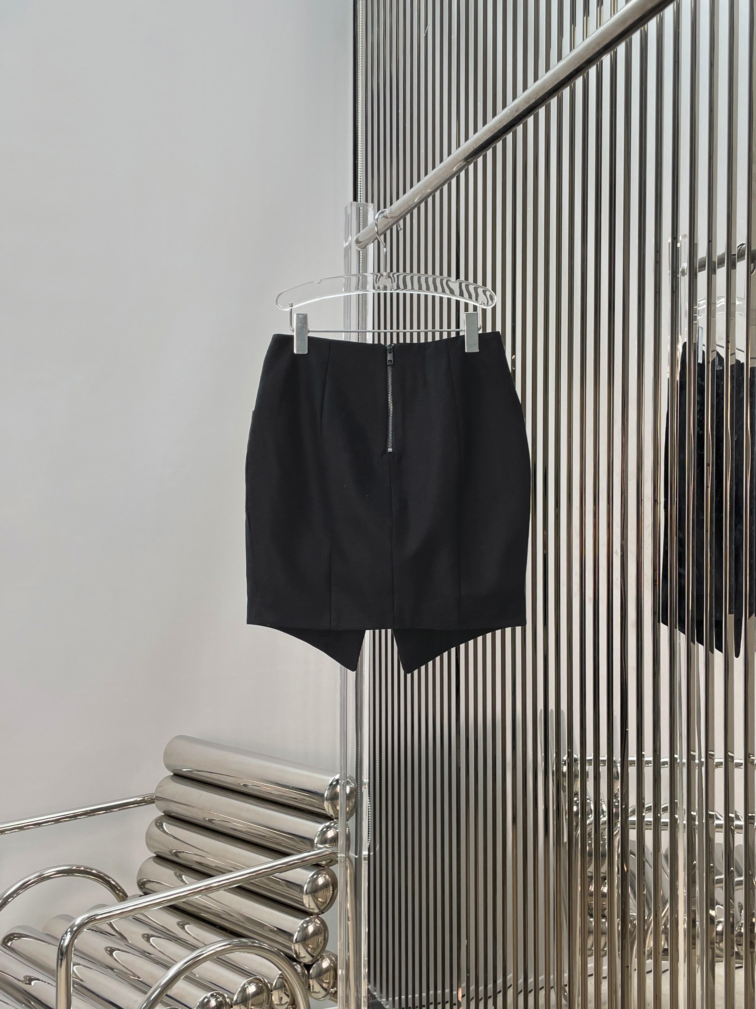 Шорты женские в стиле Balmain чёрного цвета с декоративной пряжкой