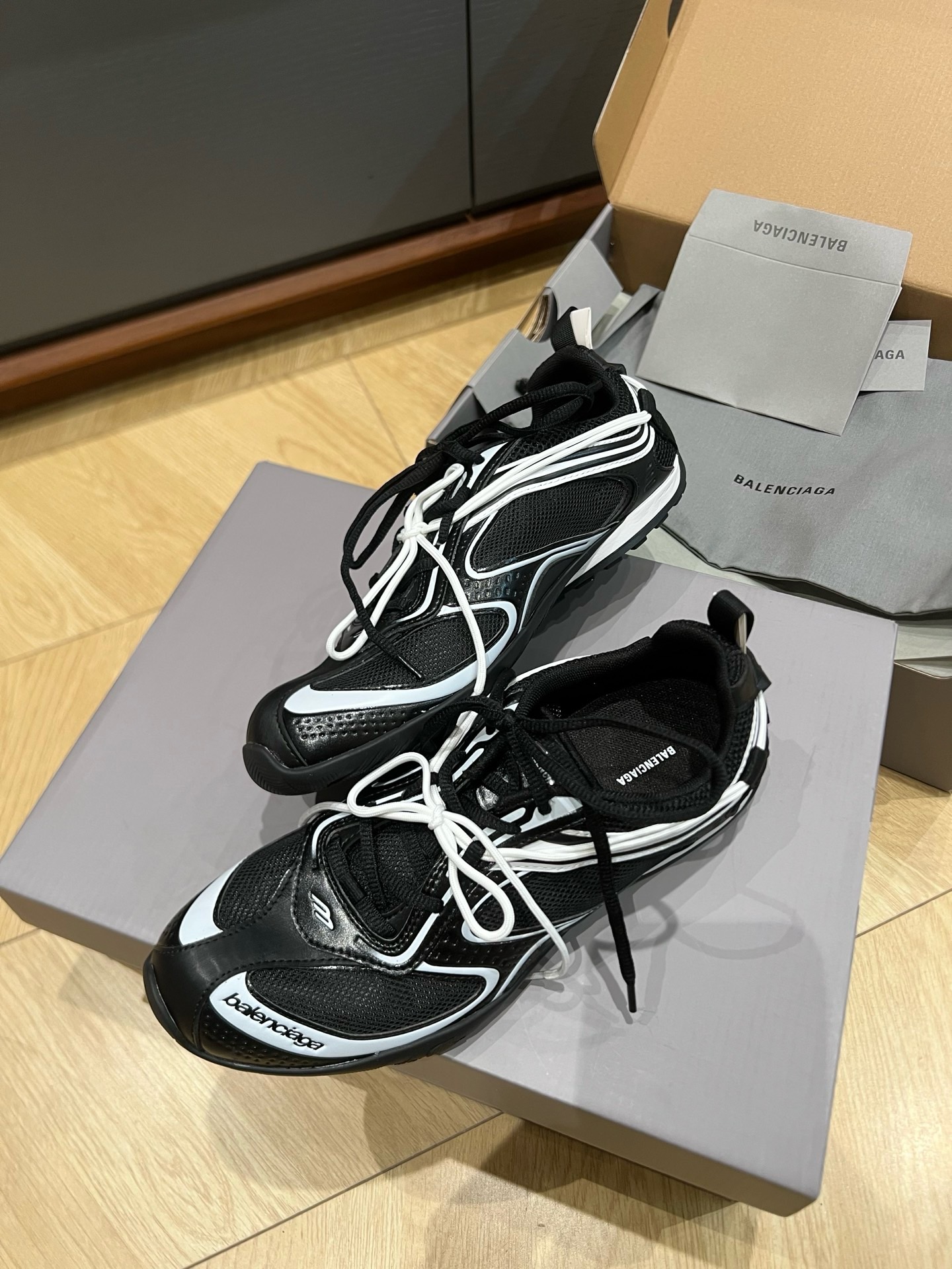 Кроссовки Balenciaga Radar чёрного цвета с серыми вставками