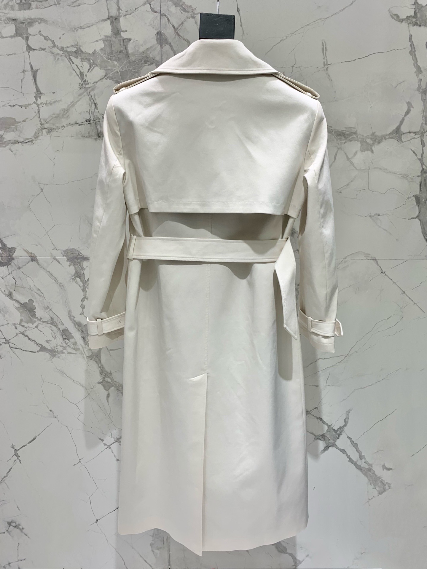 Тренч женский в стиле Saint Laurent из плащевой ткани молочного цвета с поясом