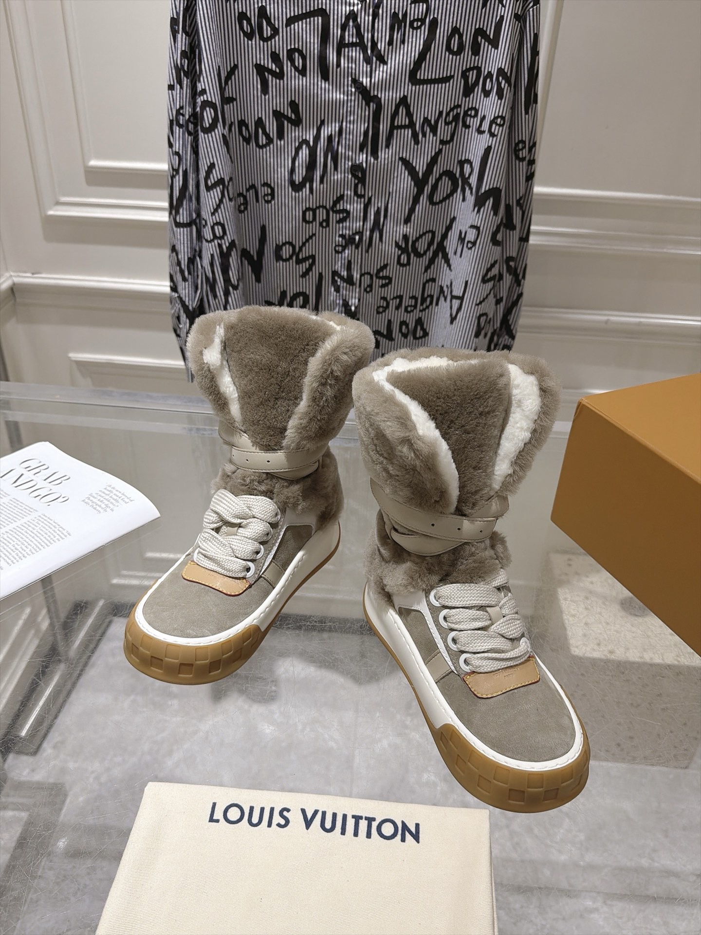 Ботинки Louis Vuitton LV Cloud Lace-Up Ankle Boot Sneaker бежевого цвета