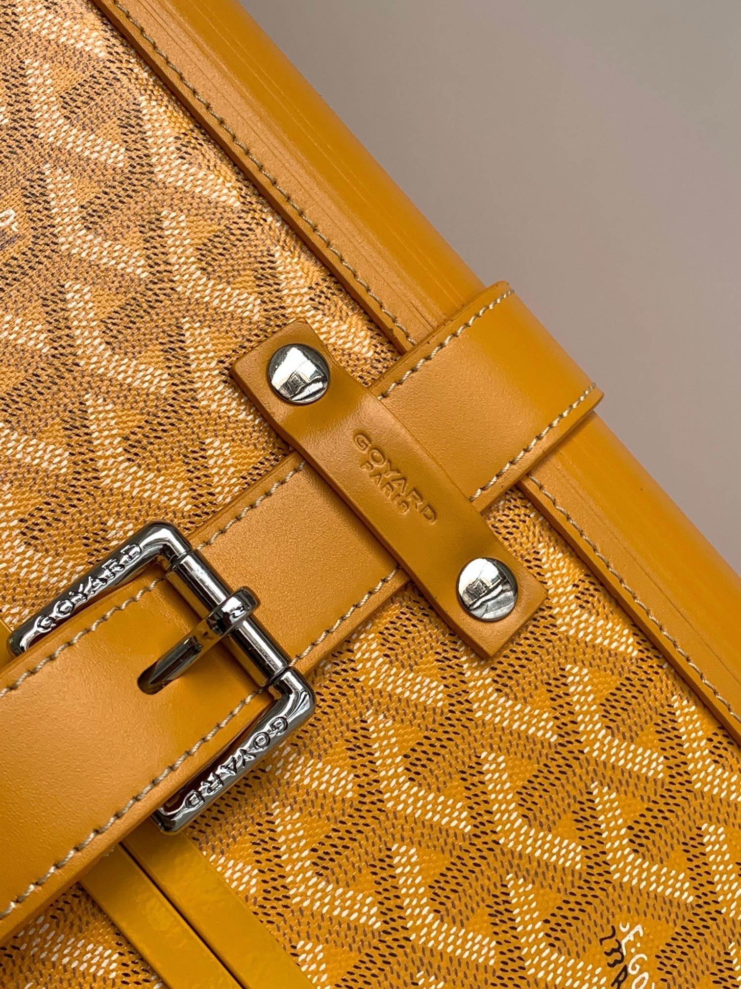 Чемодан Goyard Bourget PM жёлтого цвета