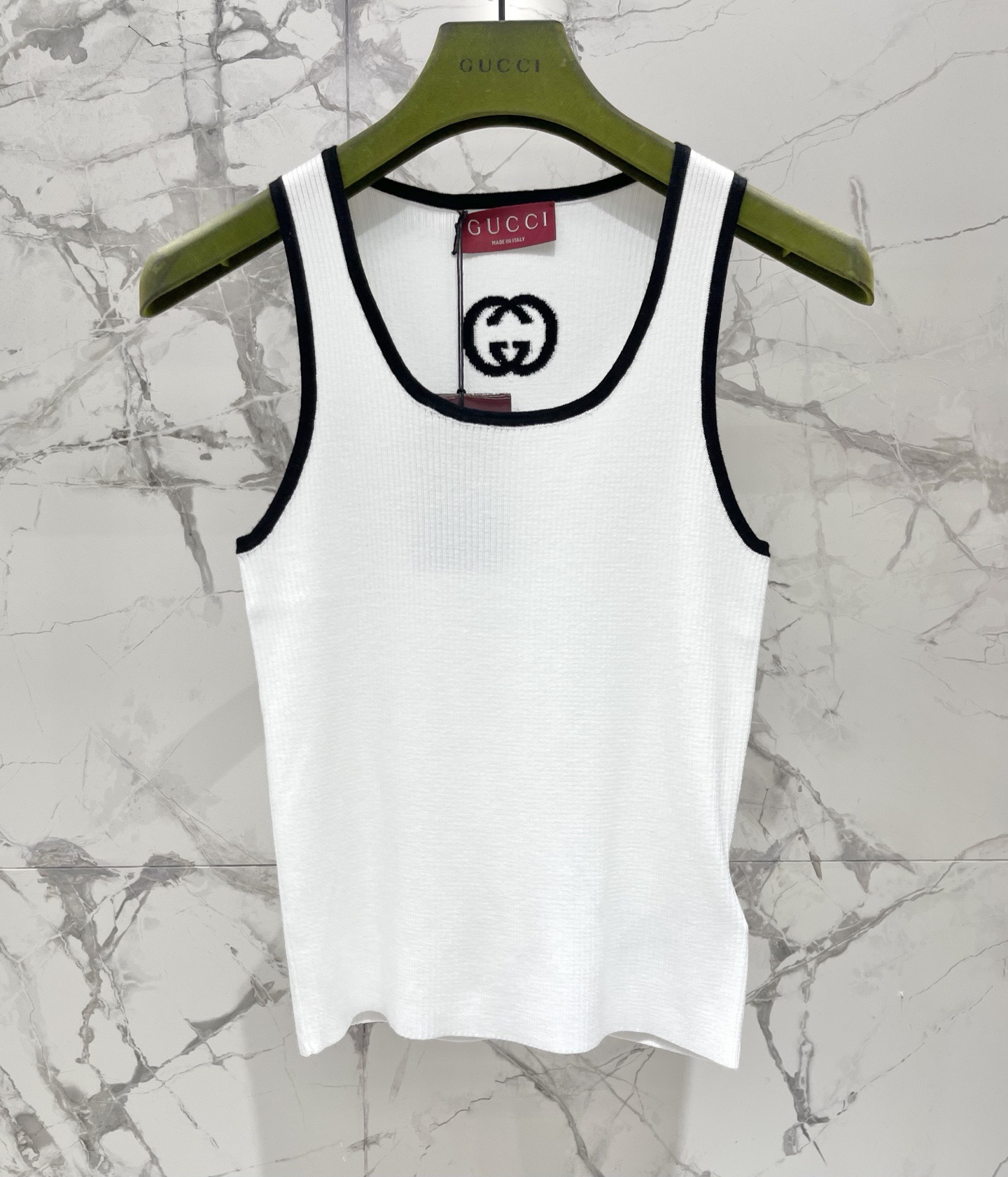 Топ женский в стиле Gucci трикотажный с вышивкой GG на бретелях белого цвета