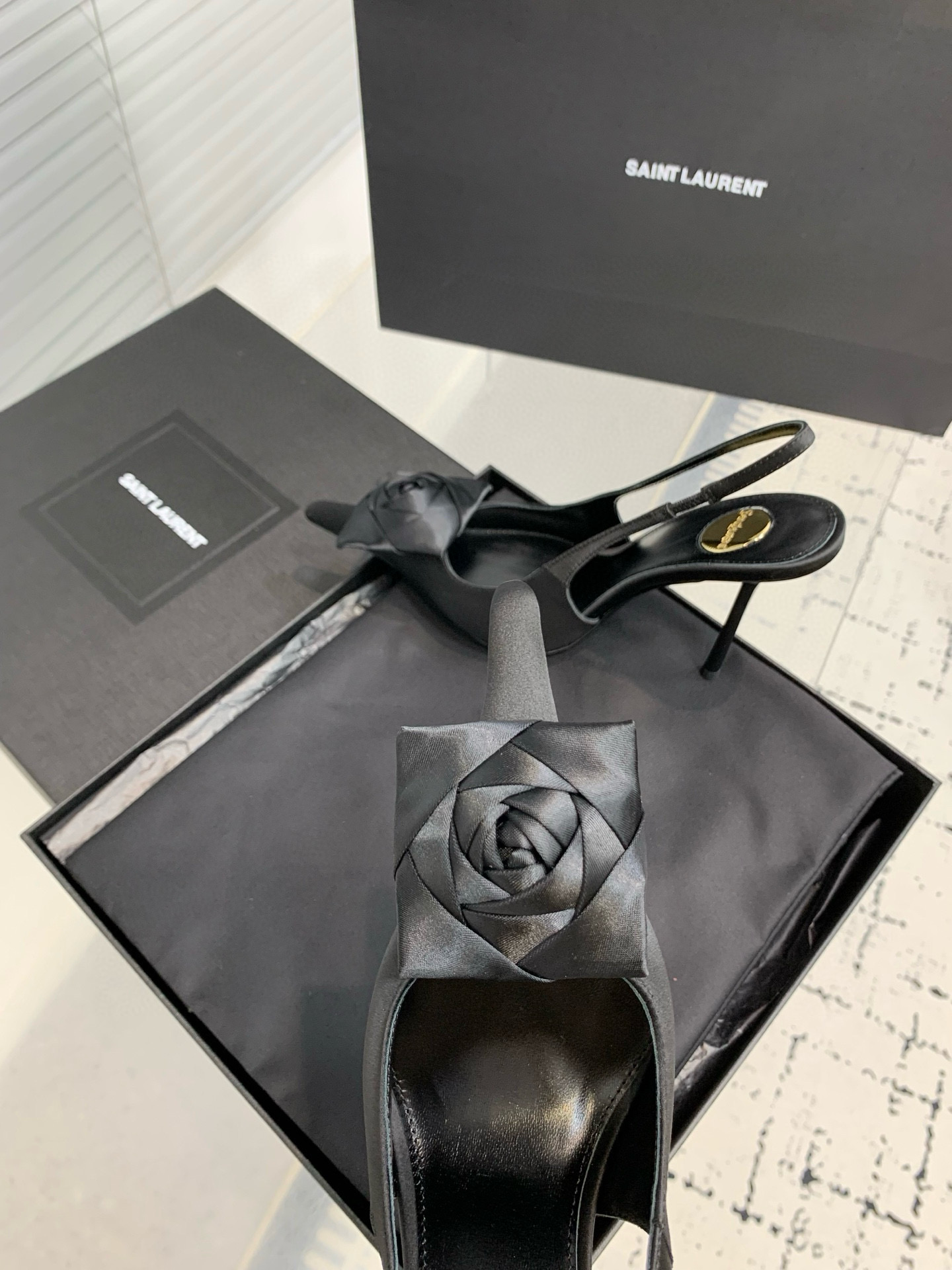 Туфли женские в стиле Saint Laurent с цветком slingback чёрного цвета